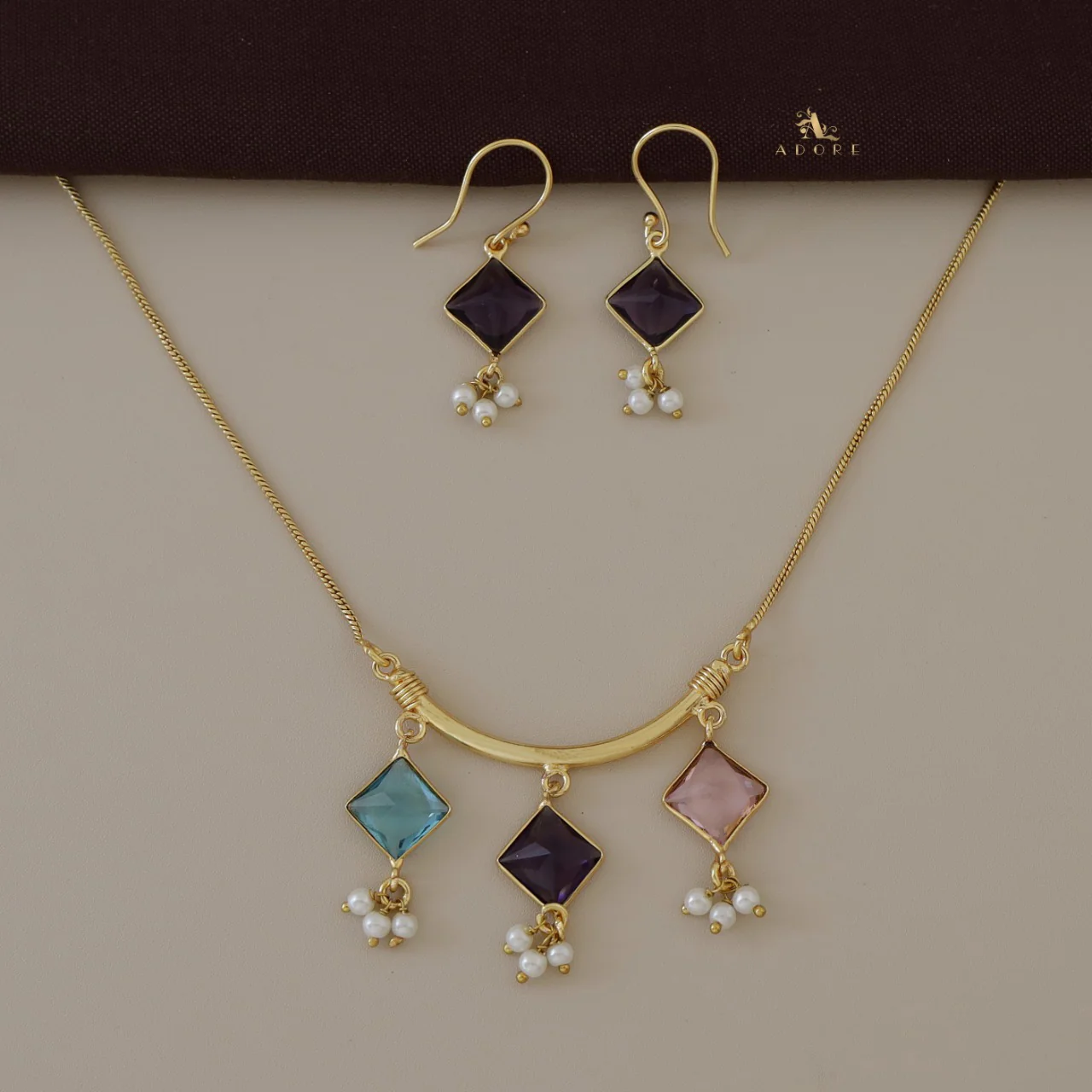 Haily Glossy Diamond Pearl Neckpiece With Drop - Image 4