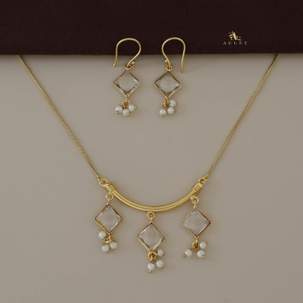 Haily Glossy Diamond Pearl Neckpiece With Drop - Image 8