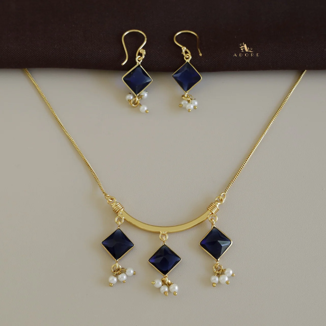 Haily Glossy Diamond Pearl Neckpiece With Drop - Image 9