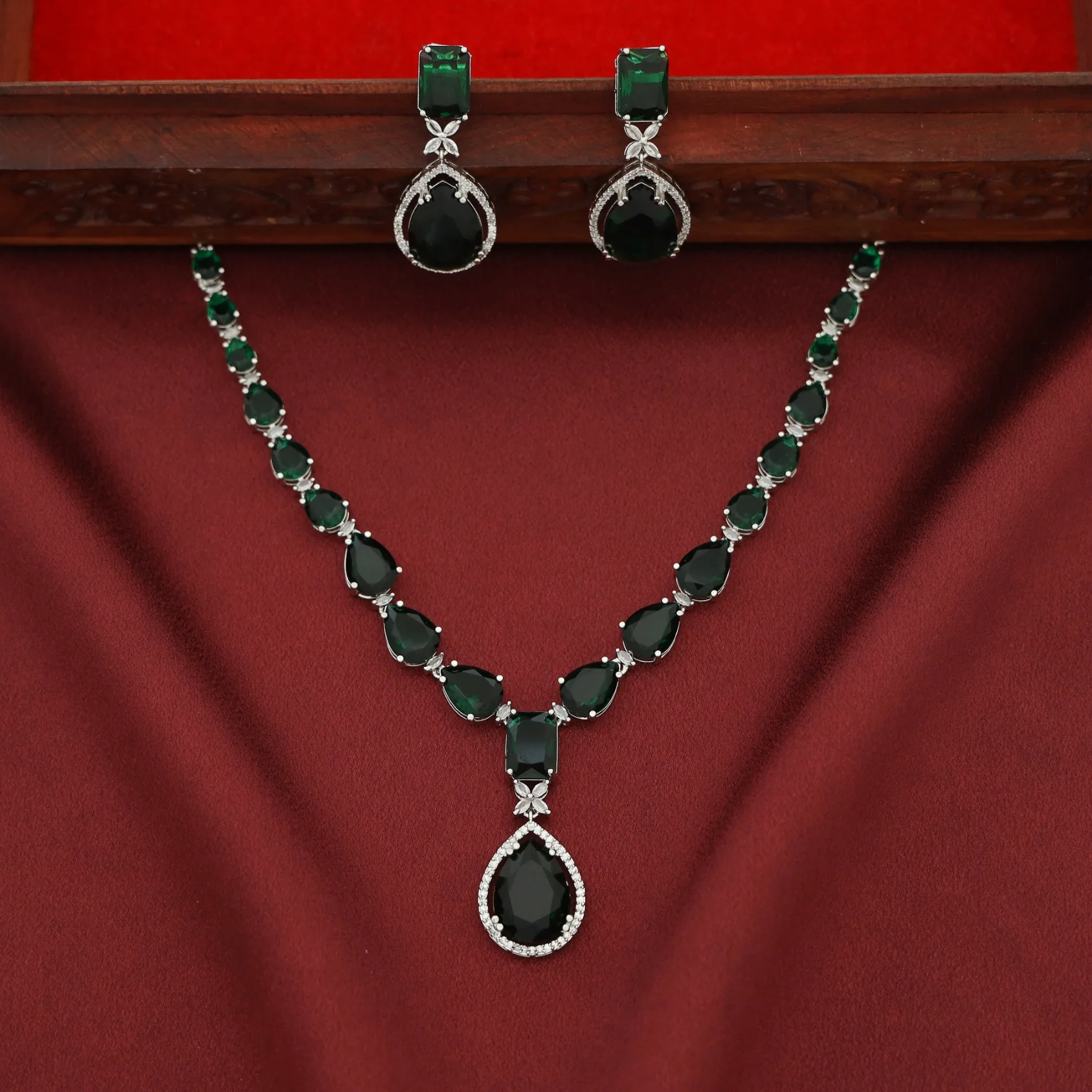 Haiza Drop Claw Glossy Stone Neckpiece With Earring - Image 2