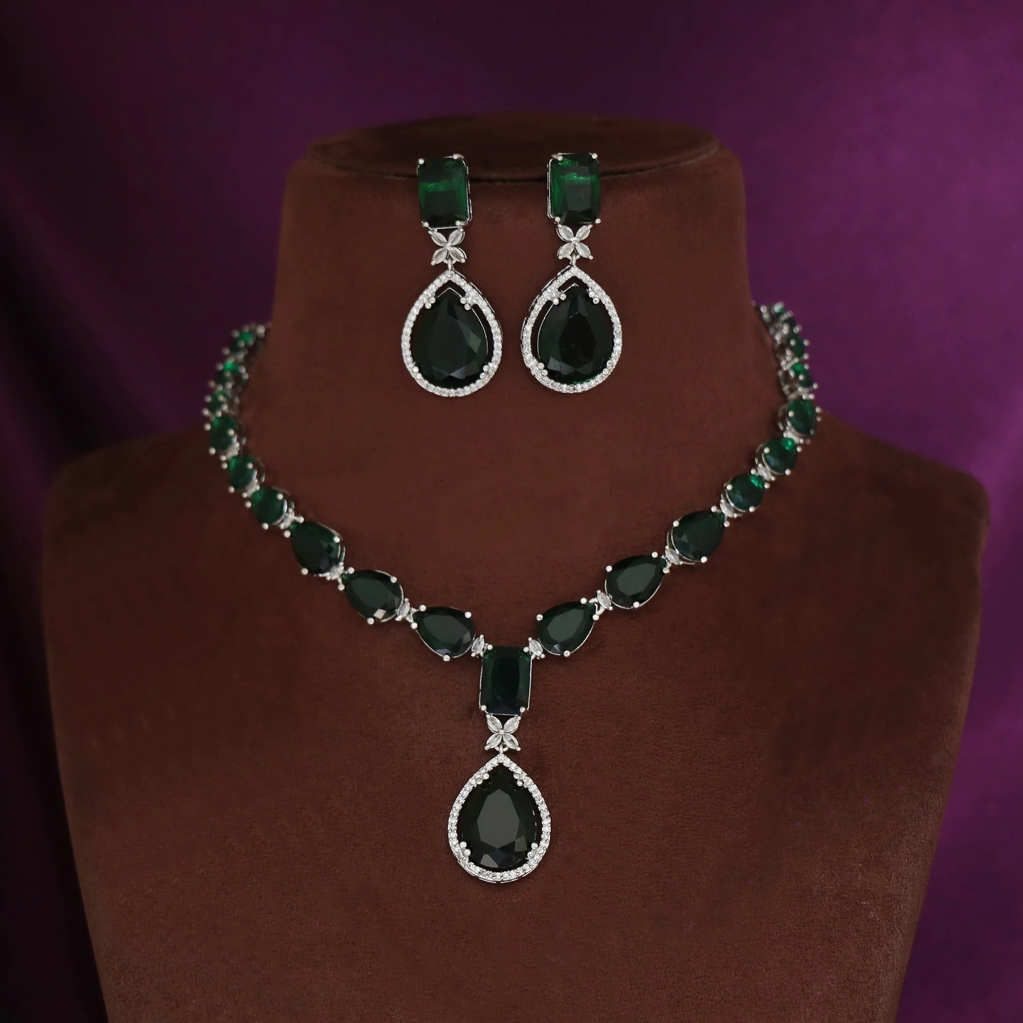 Haiza Drop Claw Glossy Stone Neckpiece With Earring - Image 4