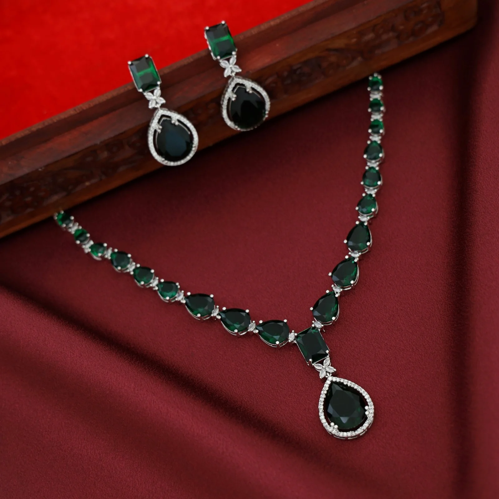 Haiza Drop Claw Glossy Stone Neckpiece With Earring - Image 5