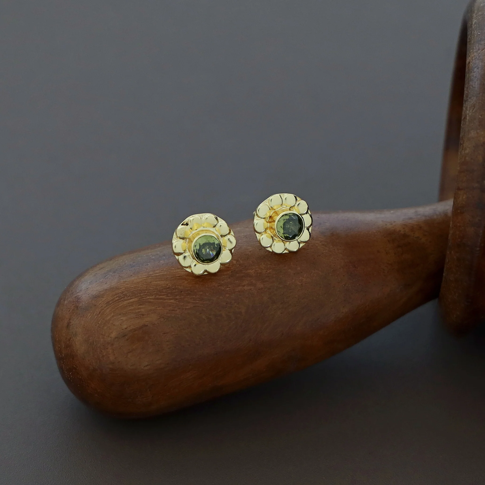 Hale Flower Glossy Round Stud (5 mm) - Image 3