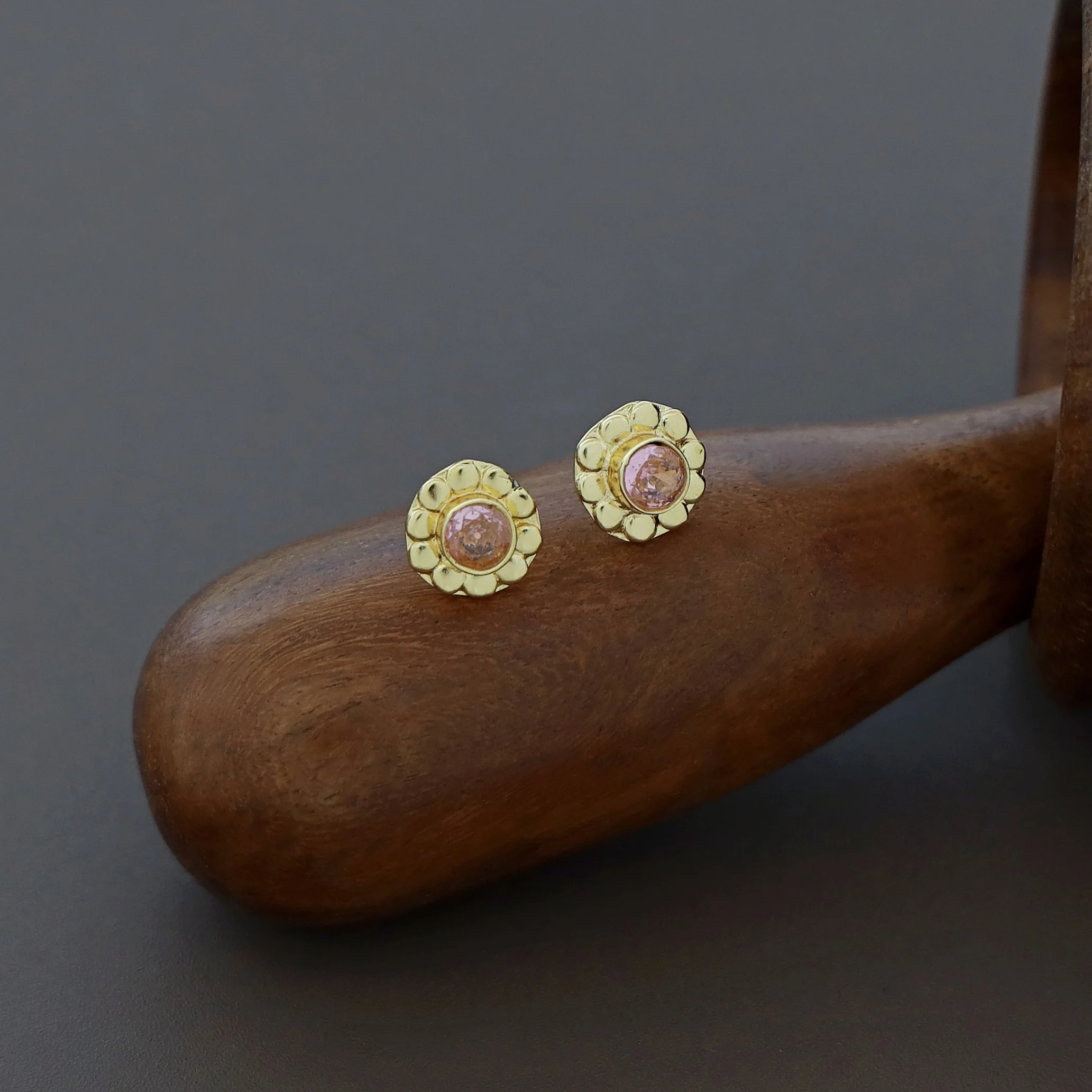 Hale Flower Glossy Round Stud (5 mm) - Image 4
