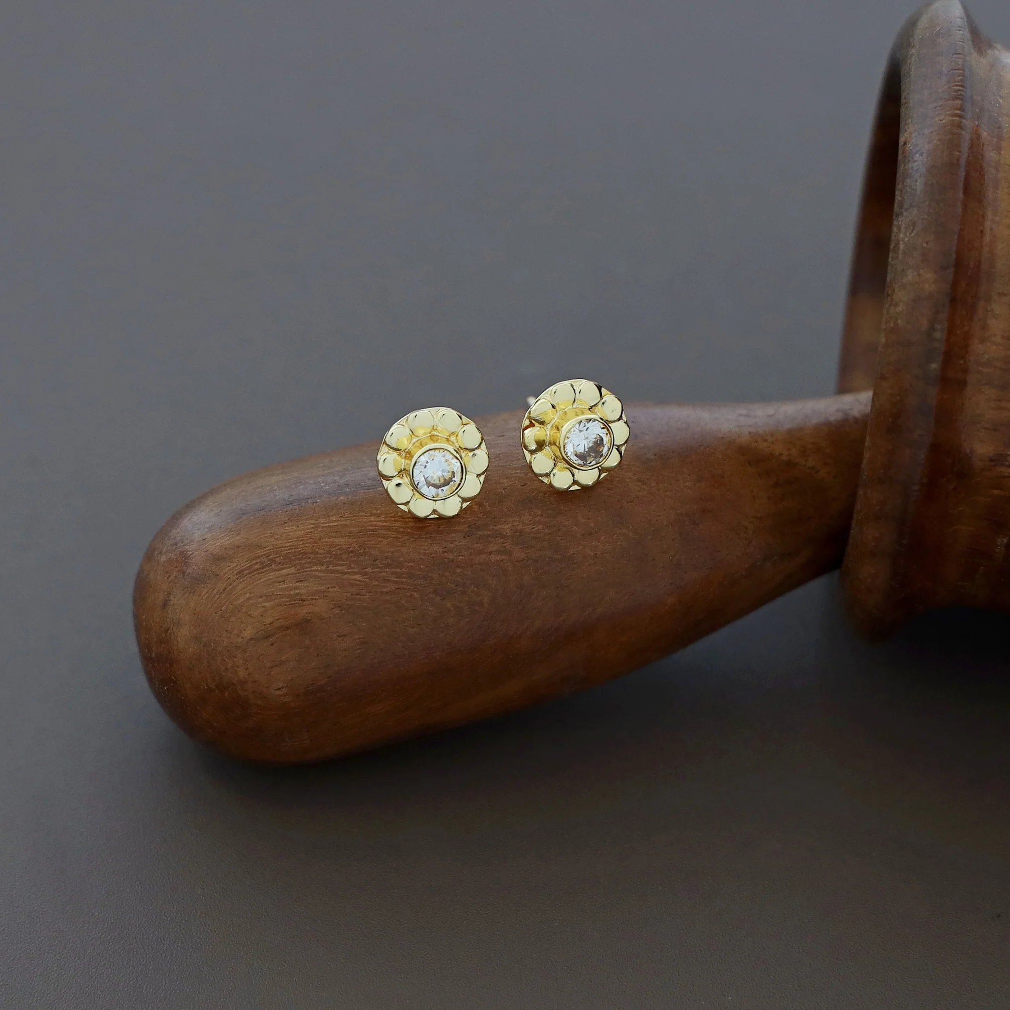 Hale Flower Glossy Round Stud (5 mm) - Image 5