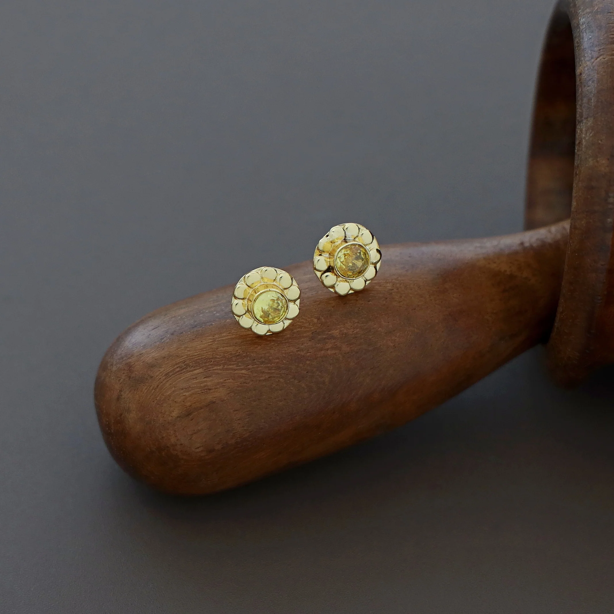 Hale Flower Glossy Round Stud (5 mm) - Image 6