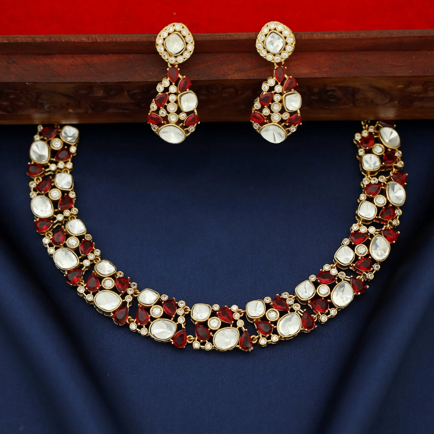 Hamida Glossy Stone Kundan Short Neckpiece With Earring - Image 2