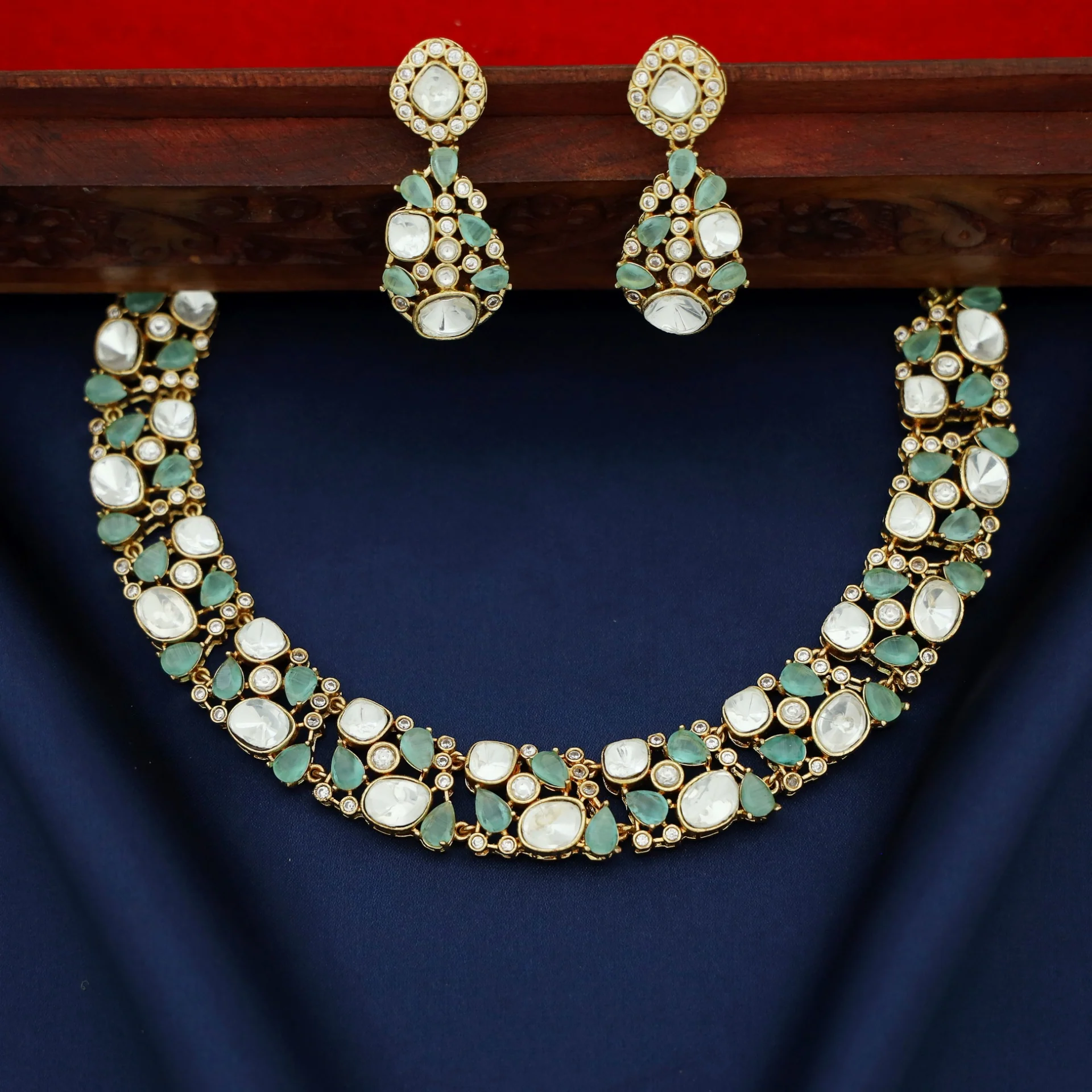 Hamida Glossy Stone Kundan Short Neckpiece With Earring - Image 6