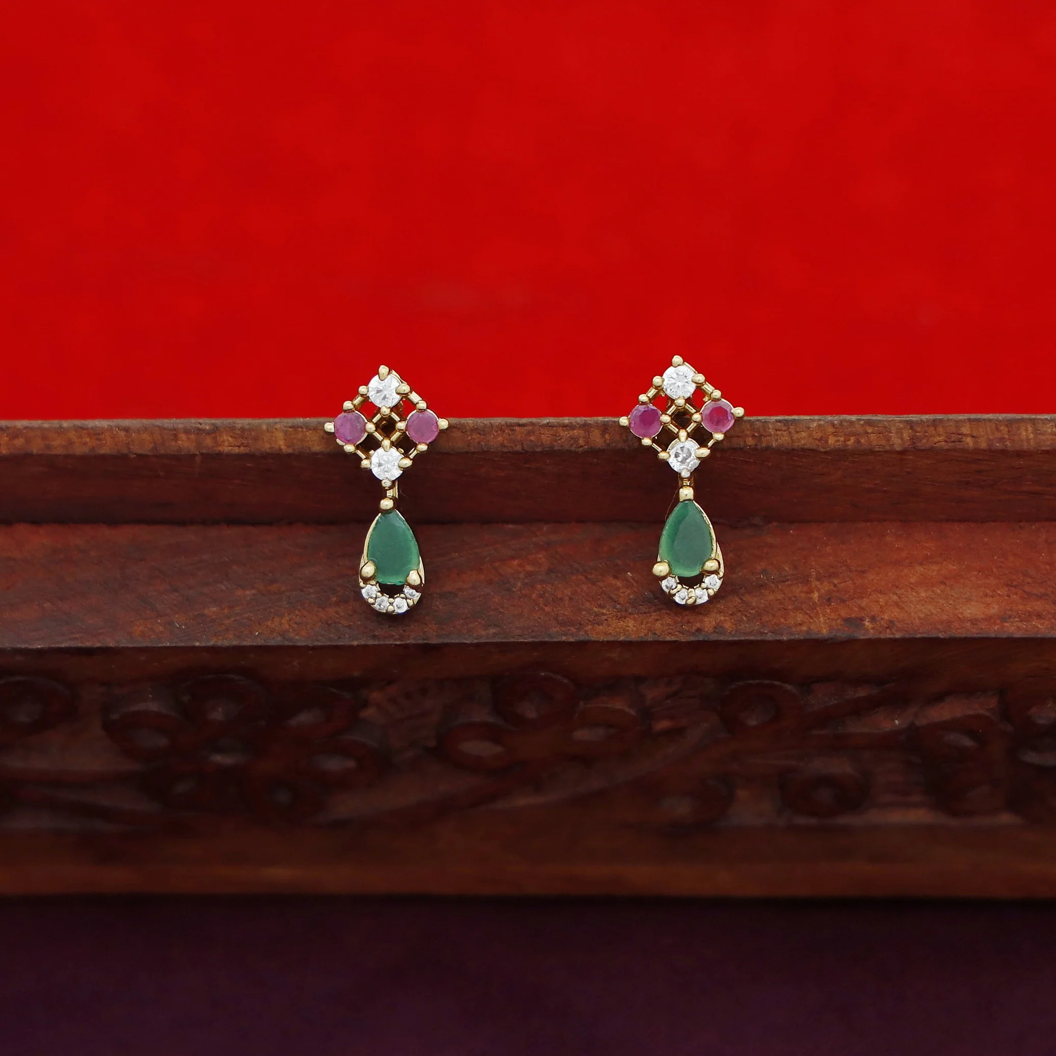 Hamiksha AD Stone Short Neckpiece With Earring - Image 4