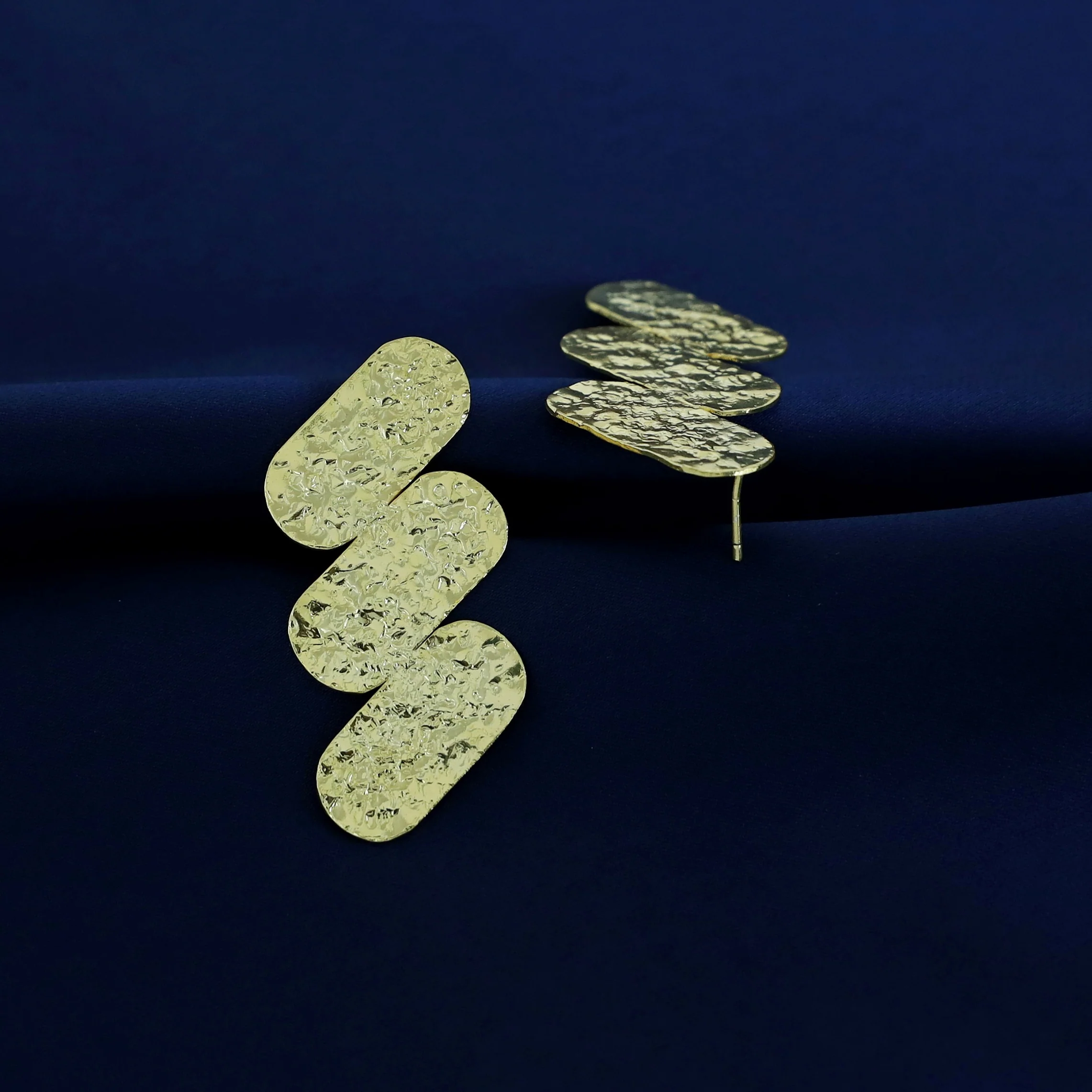 Hammered Tri Step Cylinder Earring - Image 4