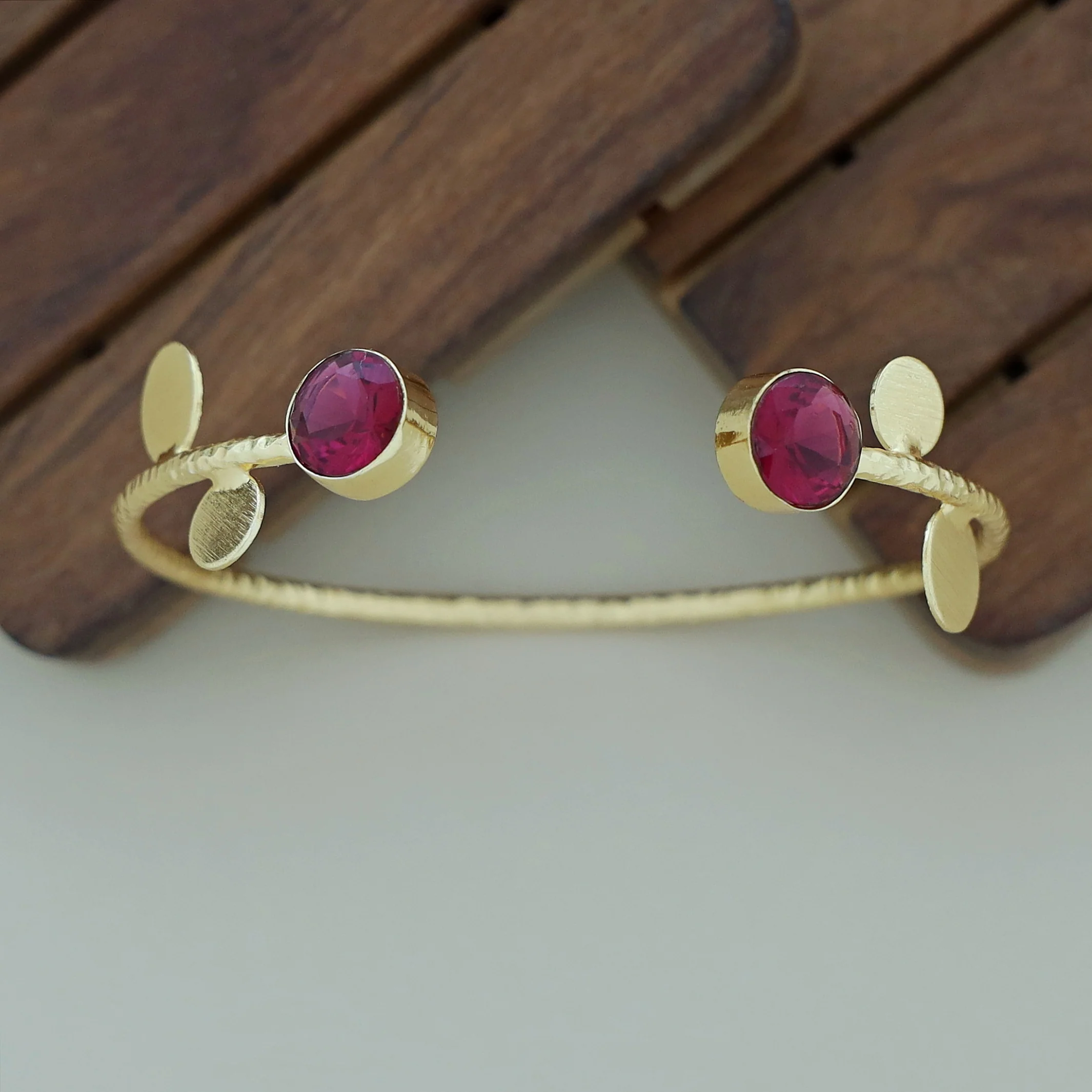Hamsini Golden Glossy Stone Bangle - Image 13