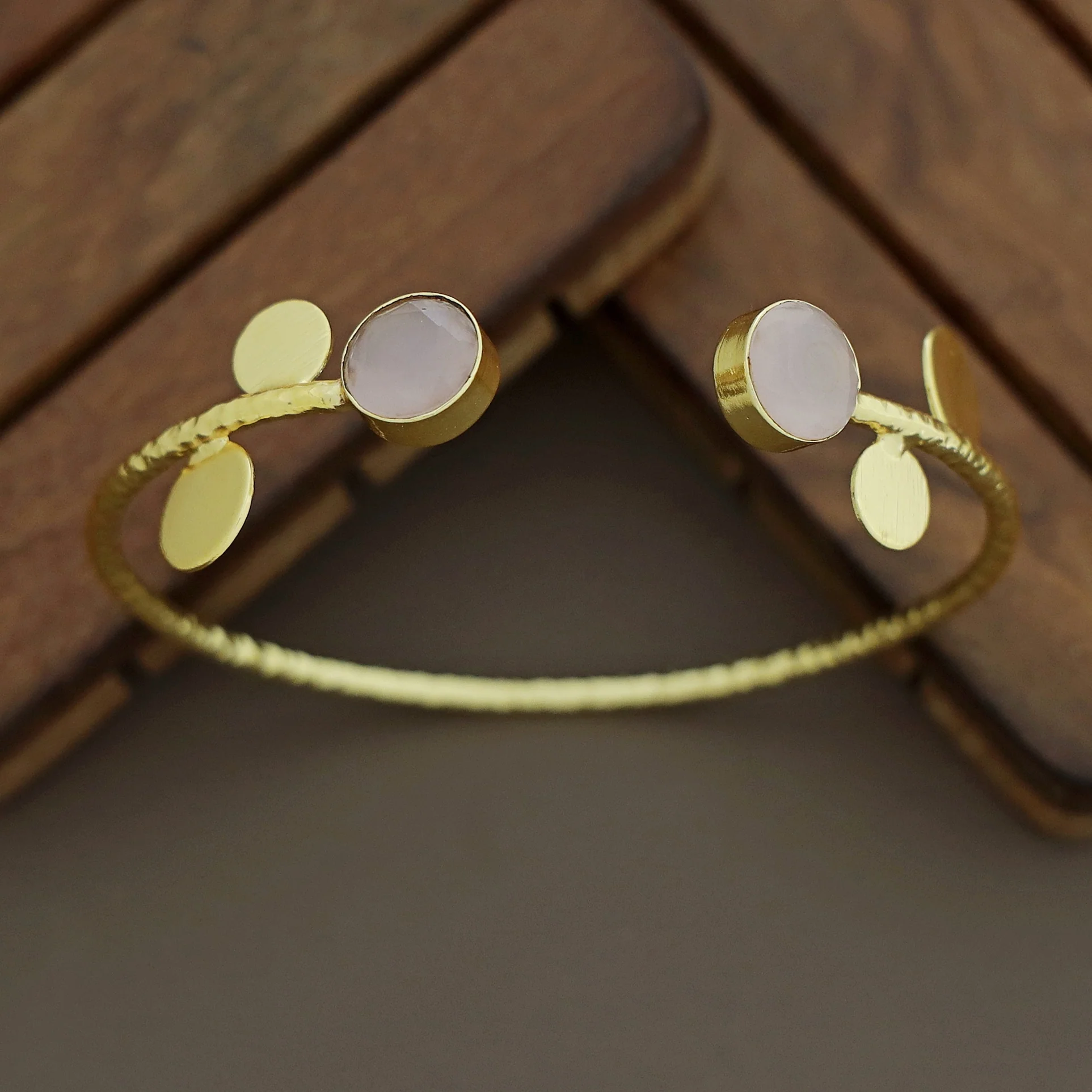 Hamsini Golden Glossy Stone Bangle - Image 19