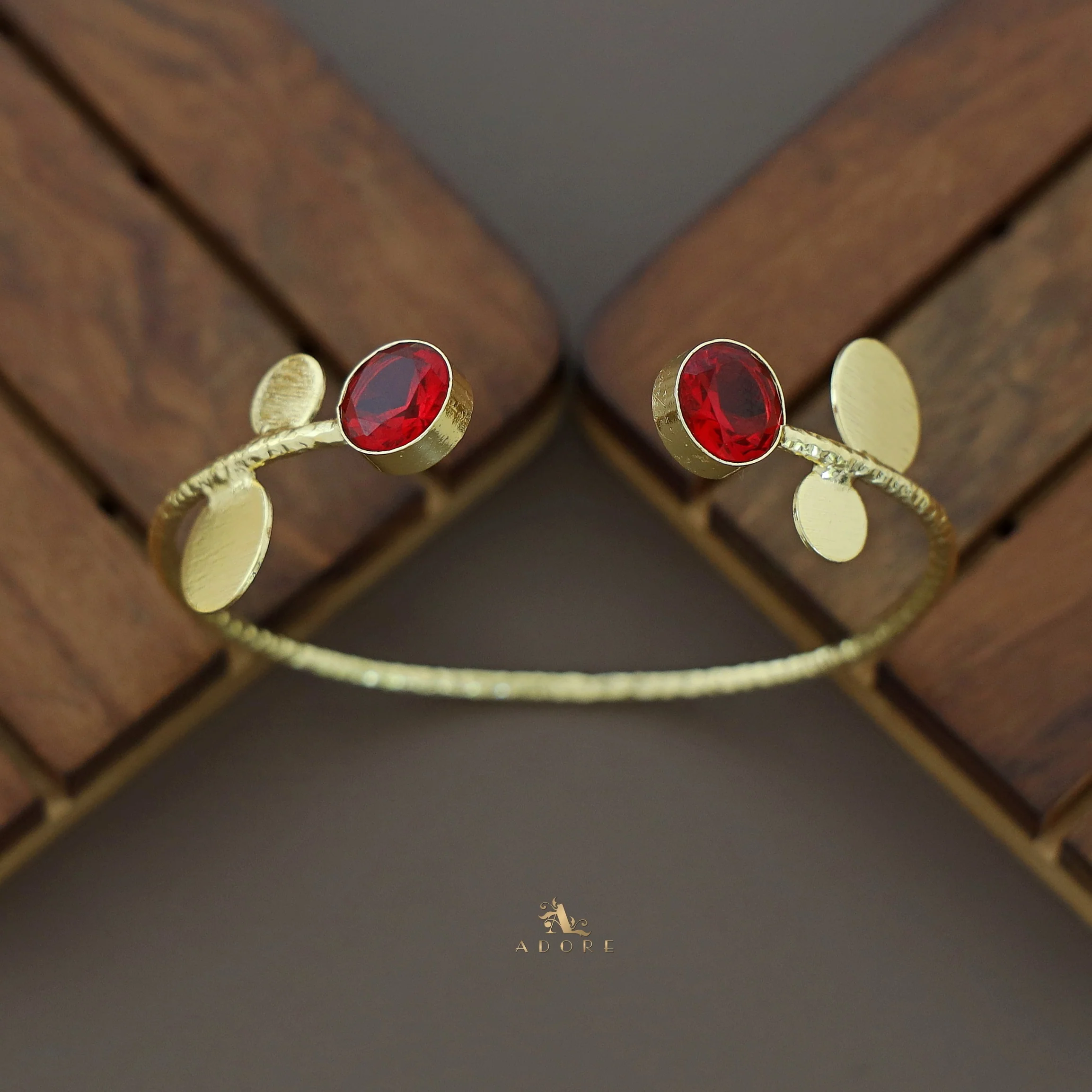 Hamsini Golden Glossy Stone Bangle - Image 2