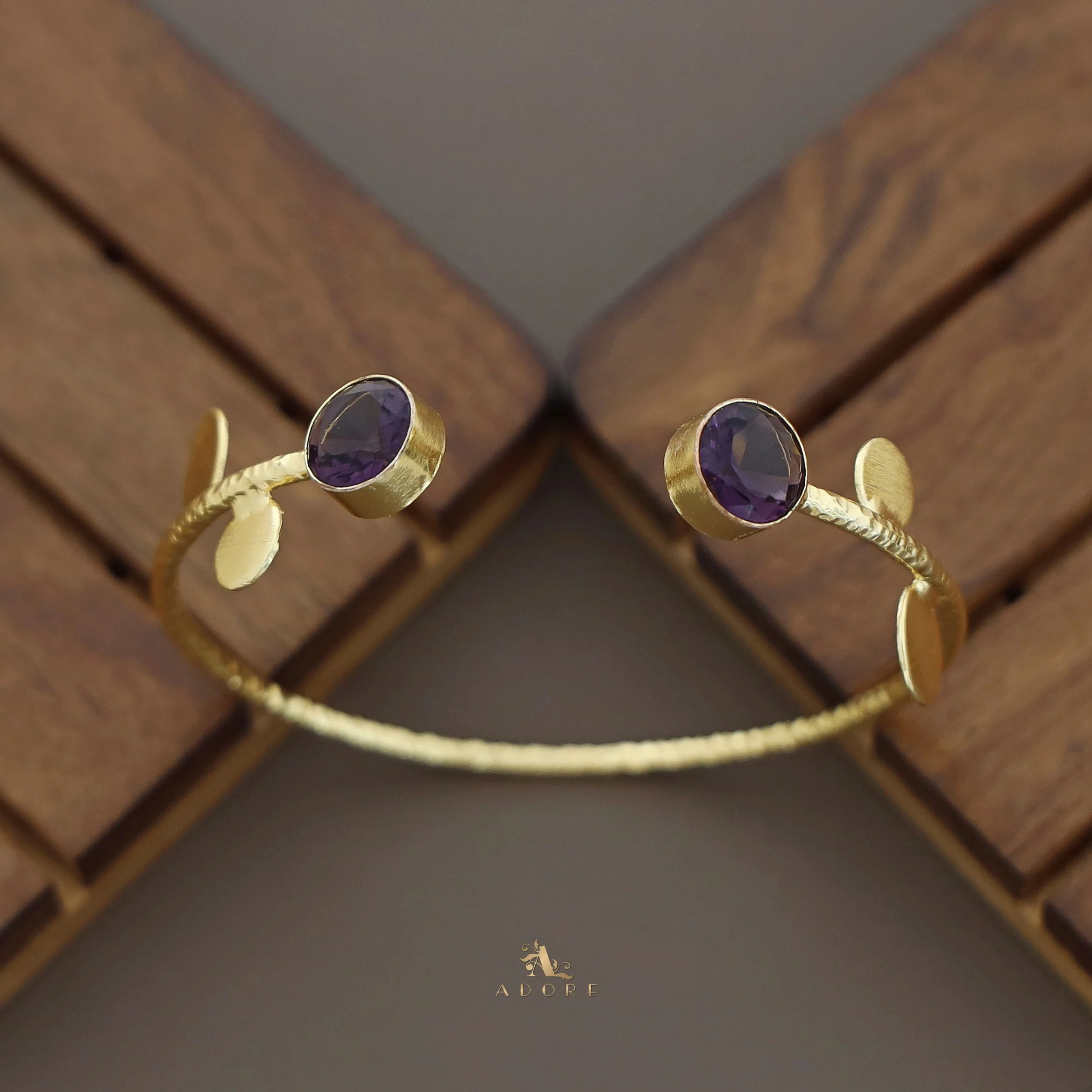 Hamsini Golden Glossy Stone Bangle - Image 3