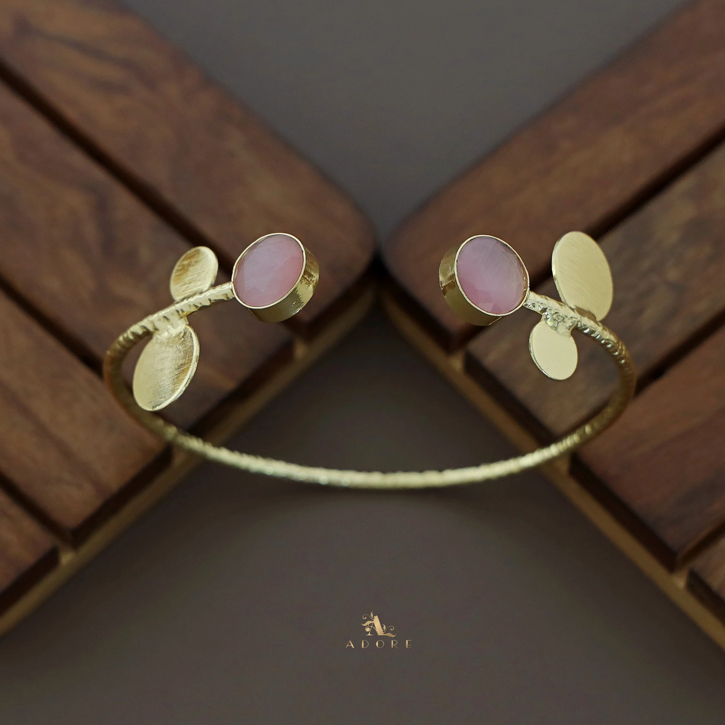 Hamsini Golden Glossy Stone Bangle - Image 4