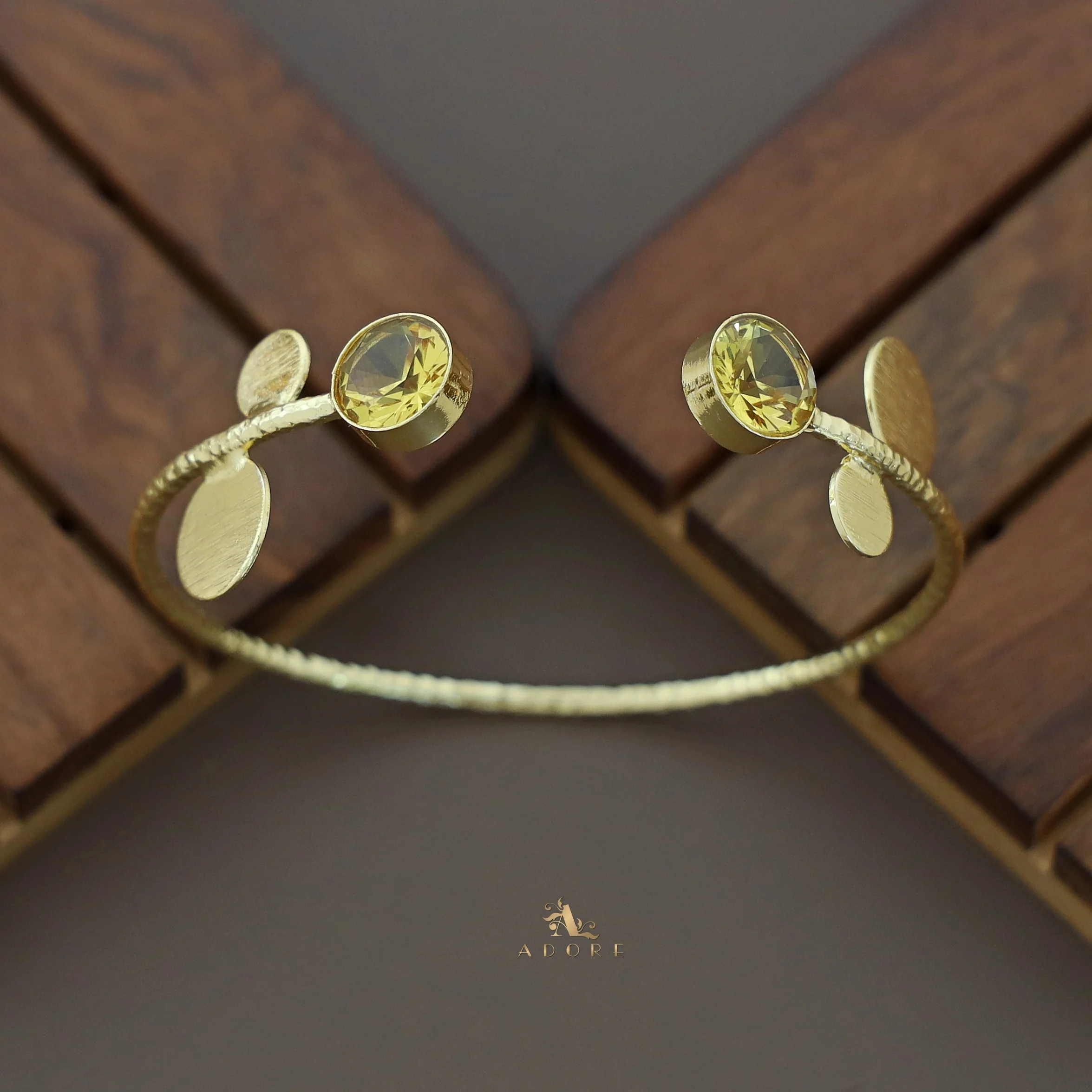 Hamsini Golden Glossy Stone Bangle - Image 5