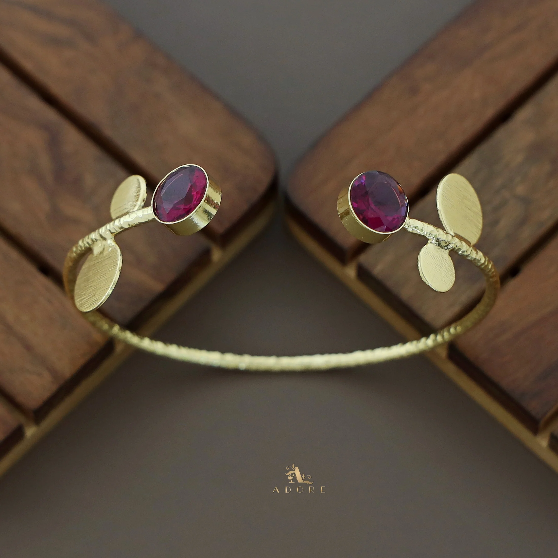 Hamsini Golden Glossy Stone Bangle - Image 6