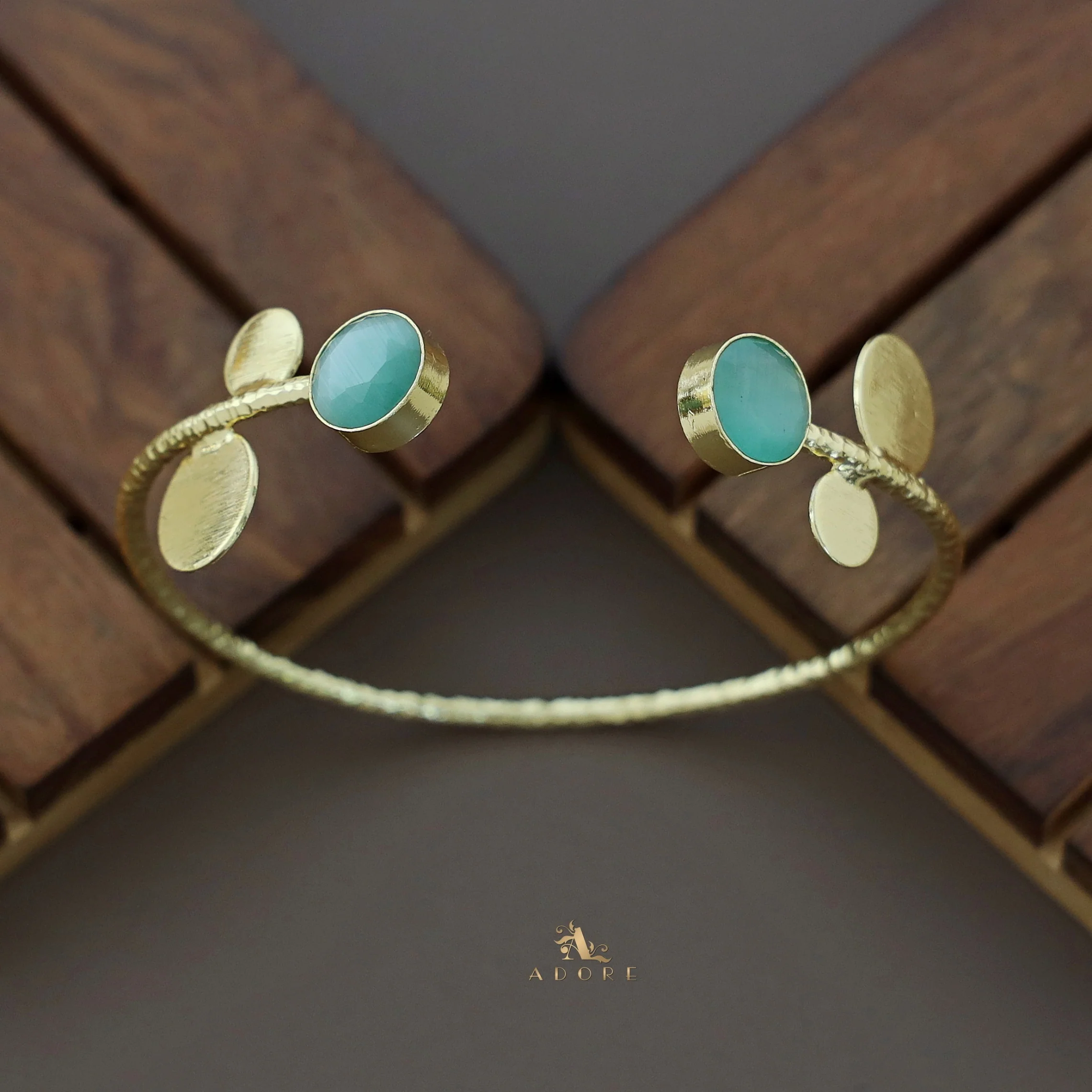 Hamsini Golden Glossy Stone Bangle - Image 7