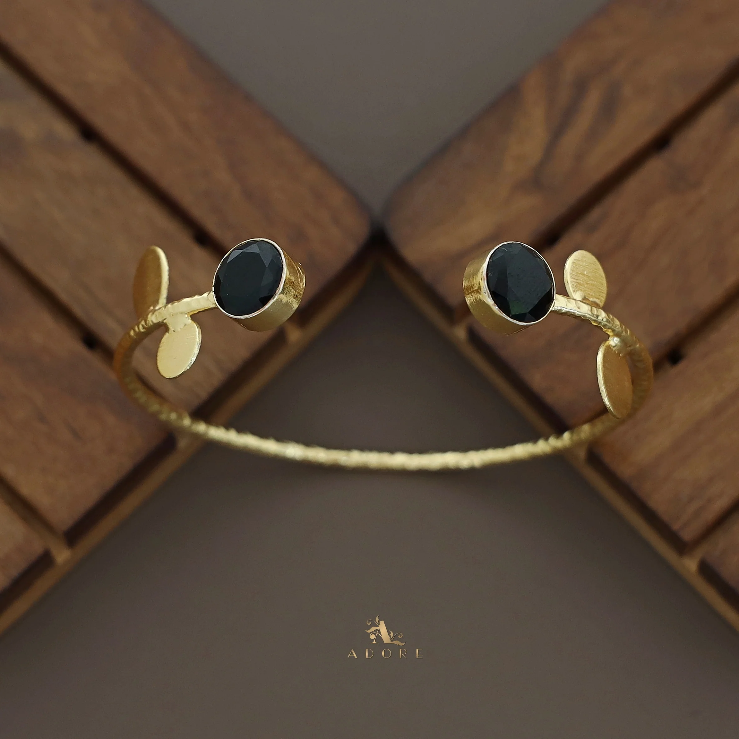 Hamsini Golden Glossy Stone Bangle - Image 8