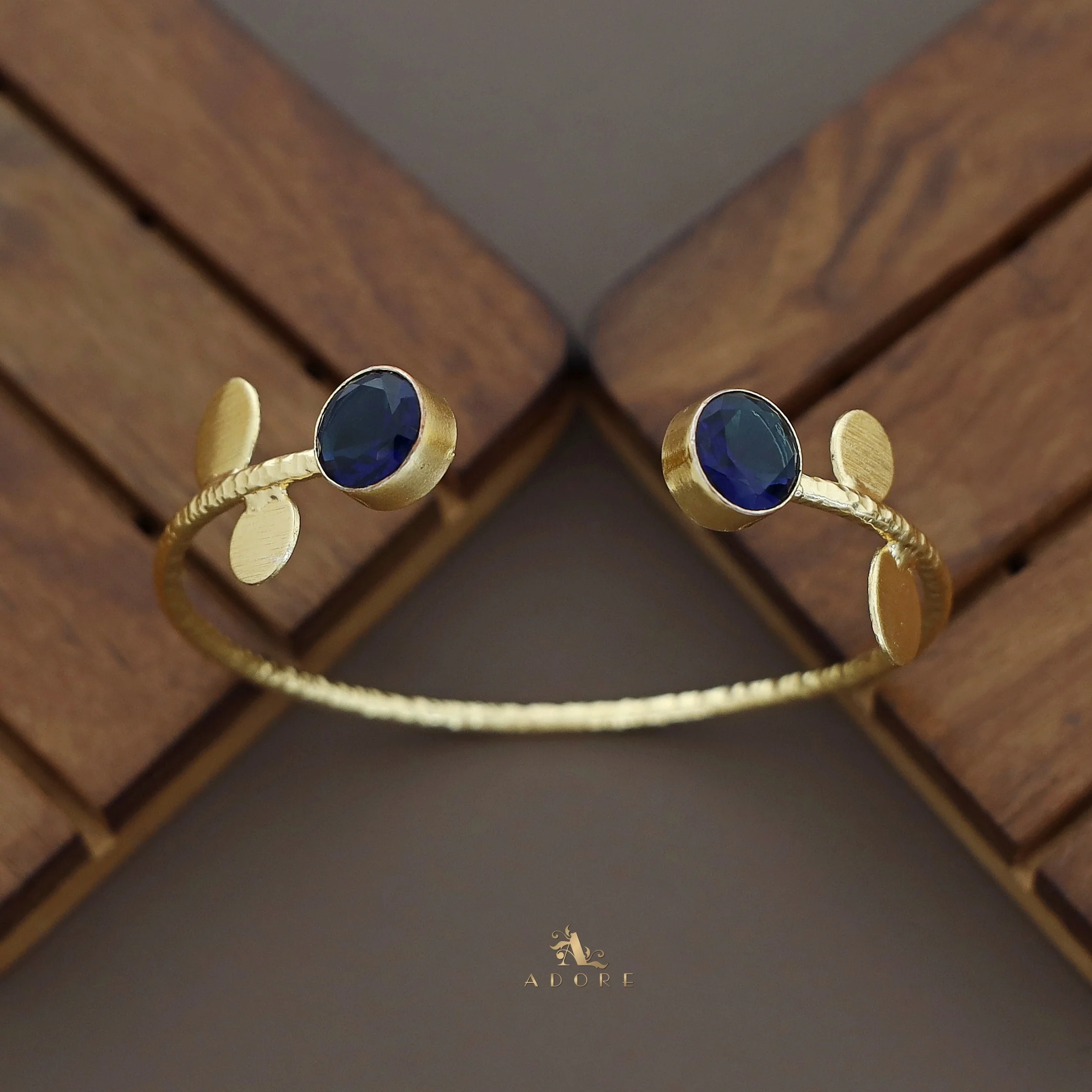 Hamsini Golden Glossy Stone Bangle - Image 9
