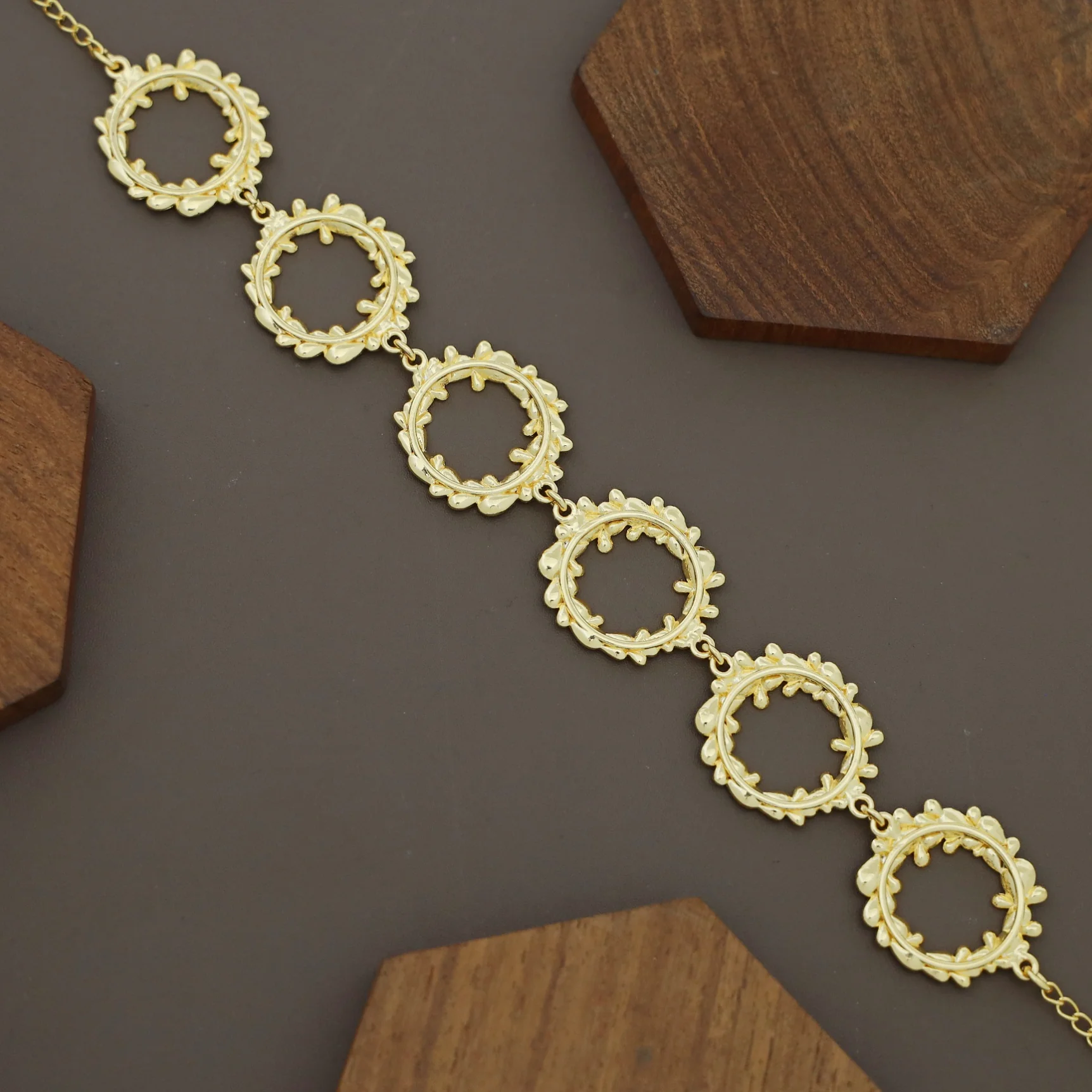 Hani Golden Vintage Crown Choker - Image 3