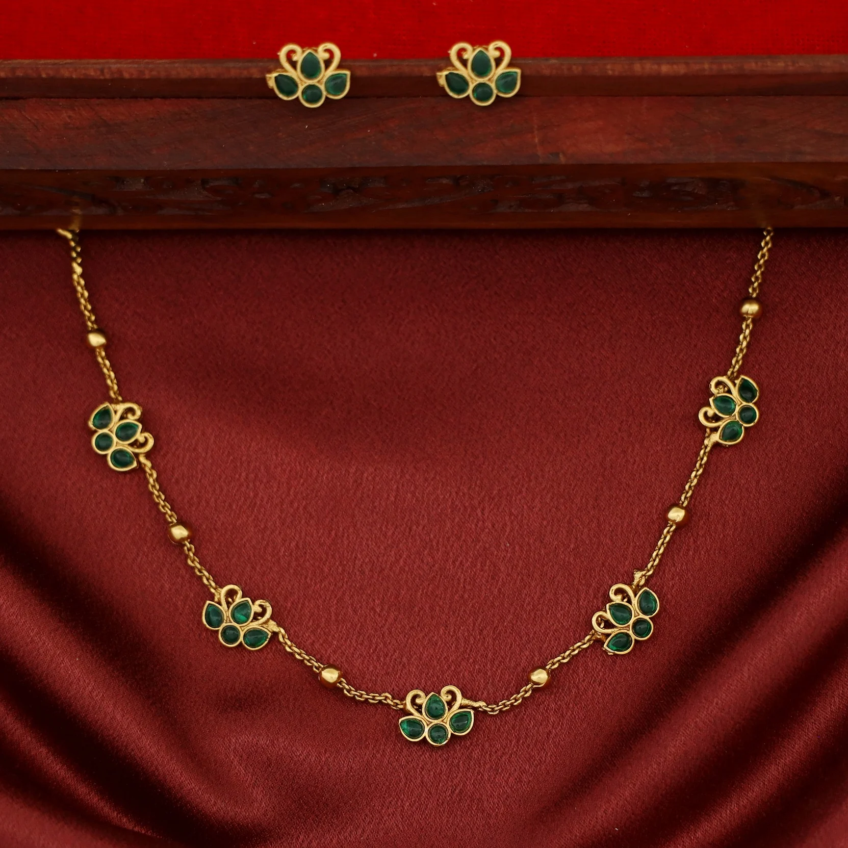 Haniya 5 Lotus Ball Short Neckpiece With Stud - Image 2