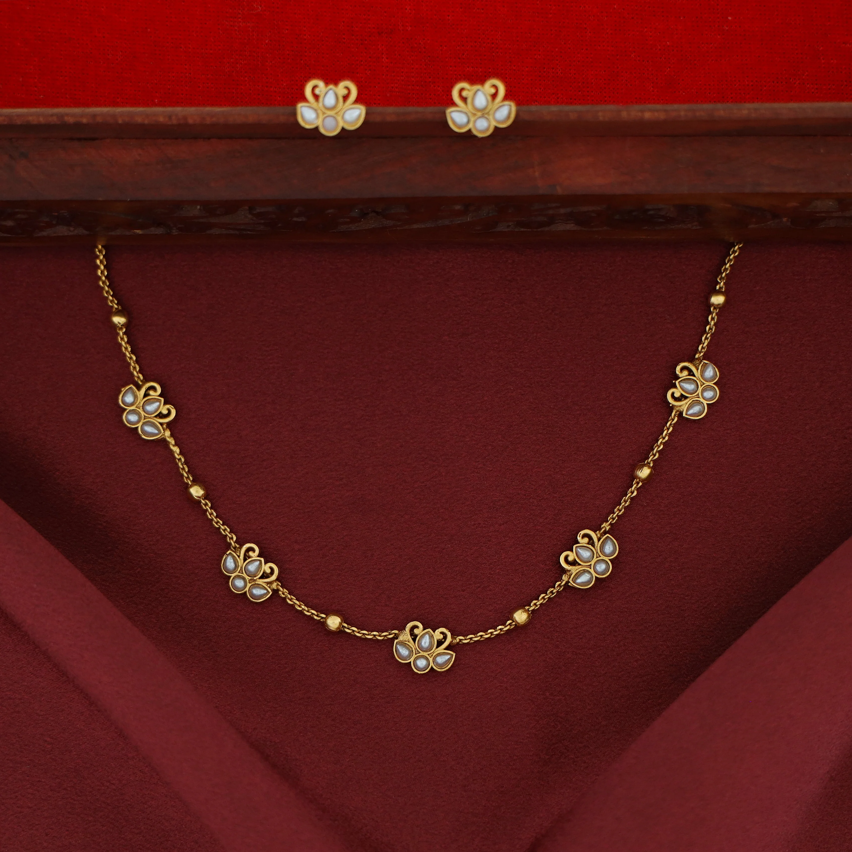 Haniya 5 Lotus Ball Short Neckpiece With Stud - Image 4