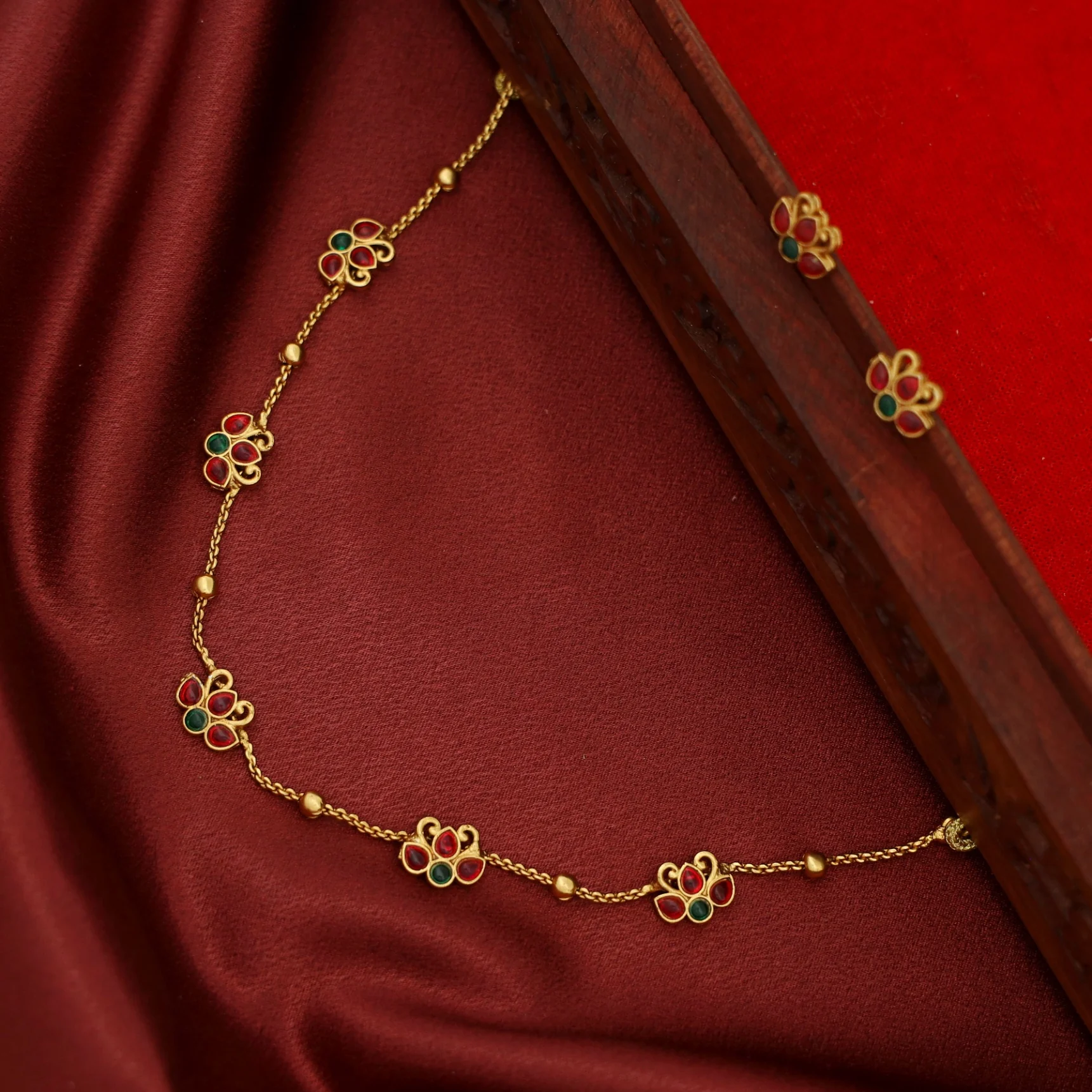 Haniya 5 Lotus Ball Short Neckpiece With Stud - Image 5
