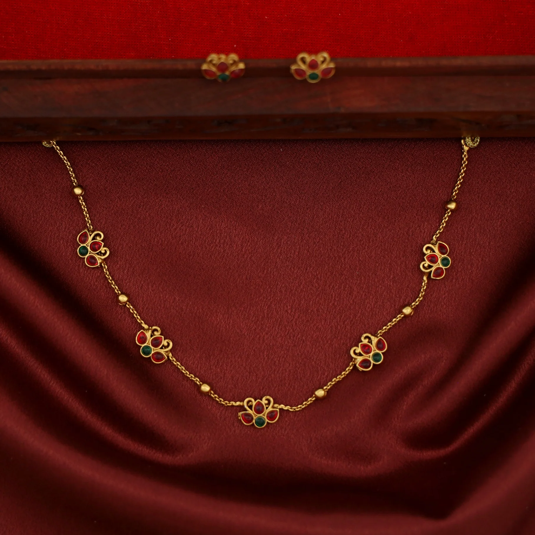 Haniya 5 Lotus Ball Short Neckpiece With Stud - Image 6