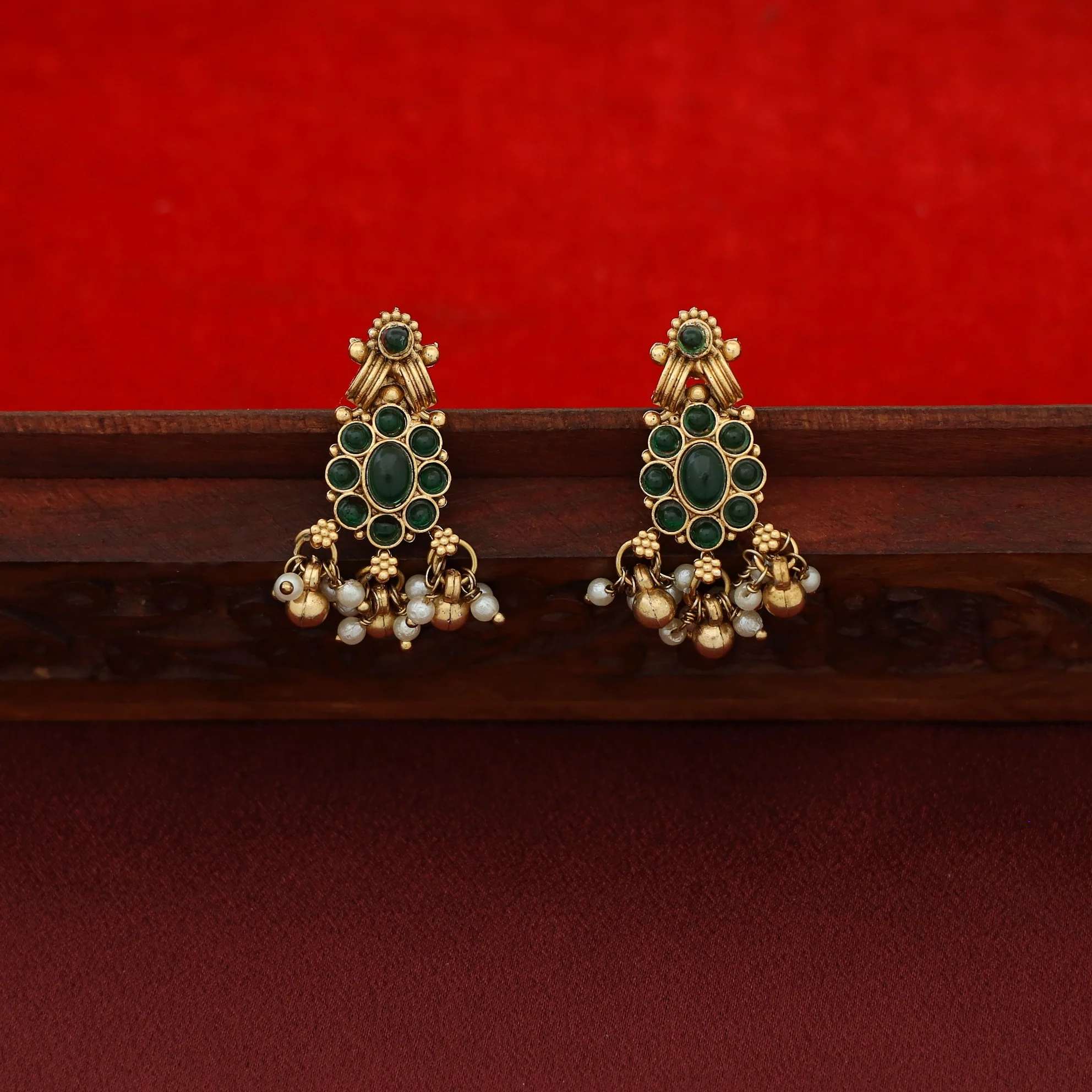 Hansitha Golden ball + Pearl Flower Neckpiece with Earring - Image 4