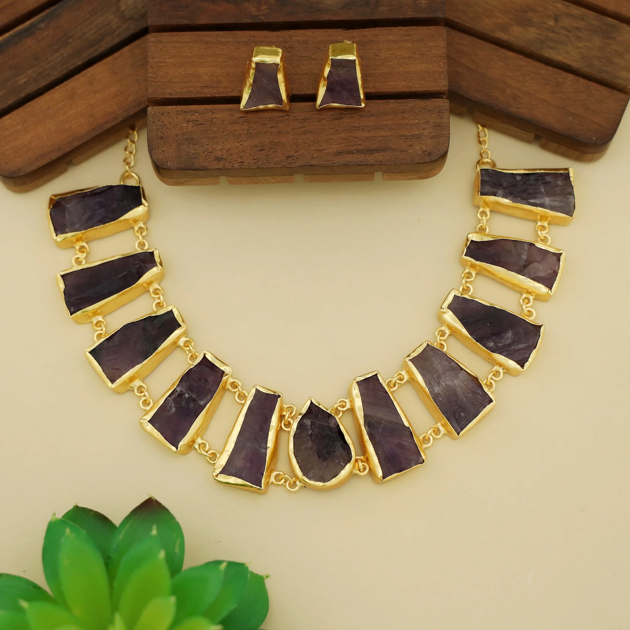 Harma Raindrop Raw Stone Neckpiece with Earring - Image 11