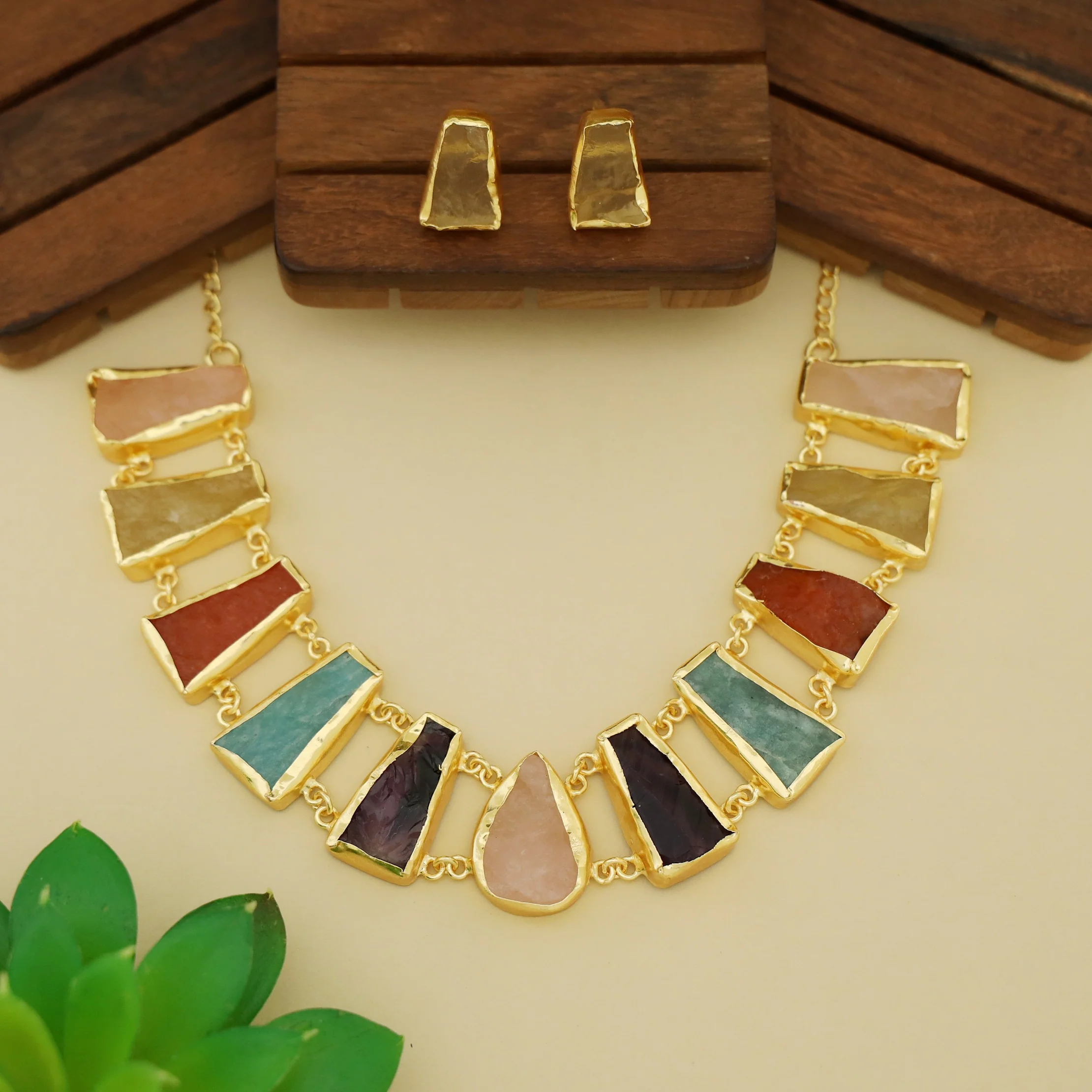 Harma Raindrop Raw Stone Neckpiece with Earring - Image 2