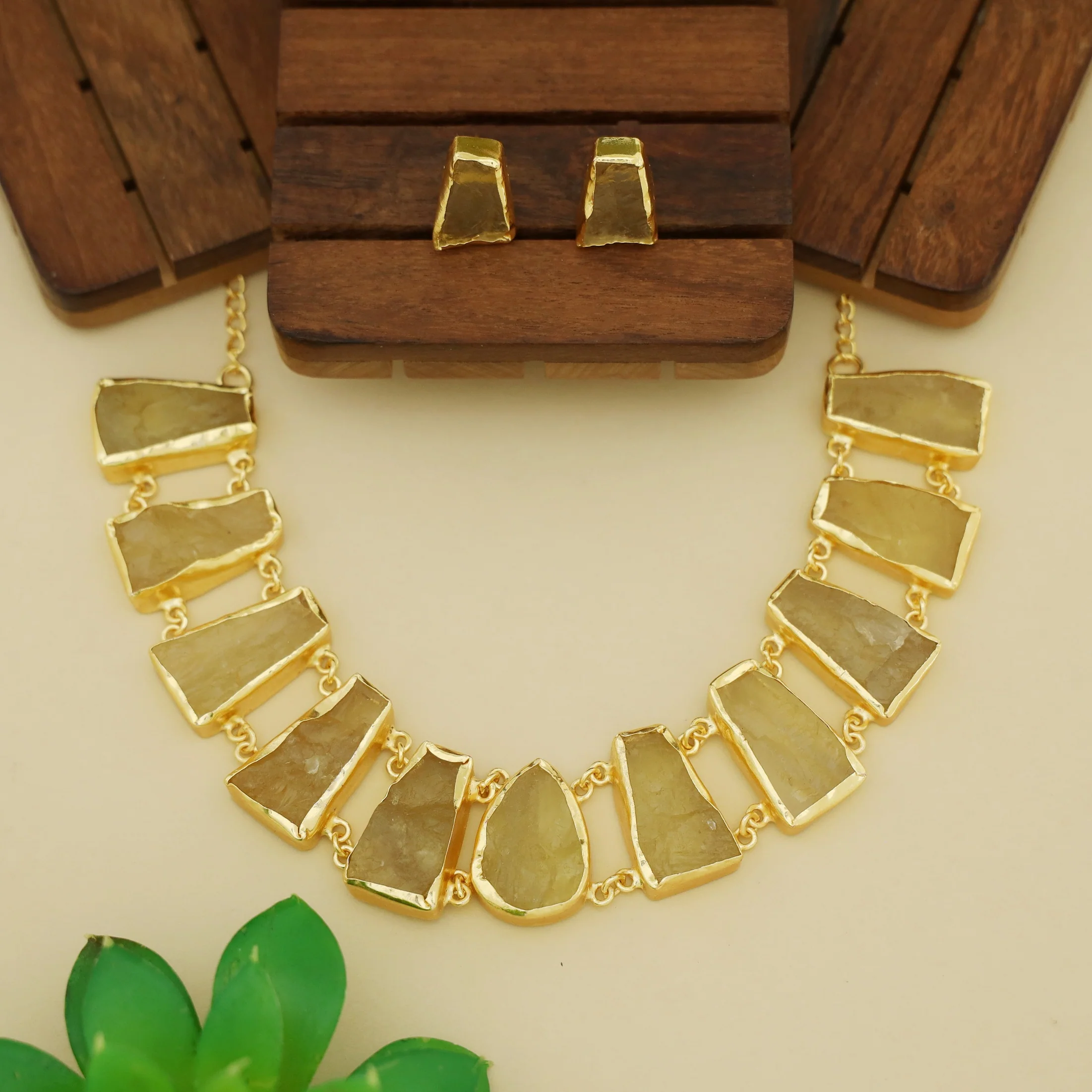 Harma Raindrop Raw Stone Neckpiece with Earring - Image 3