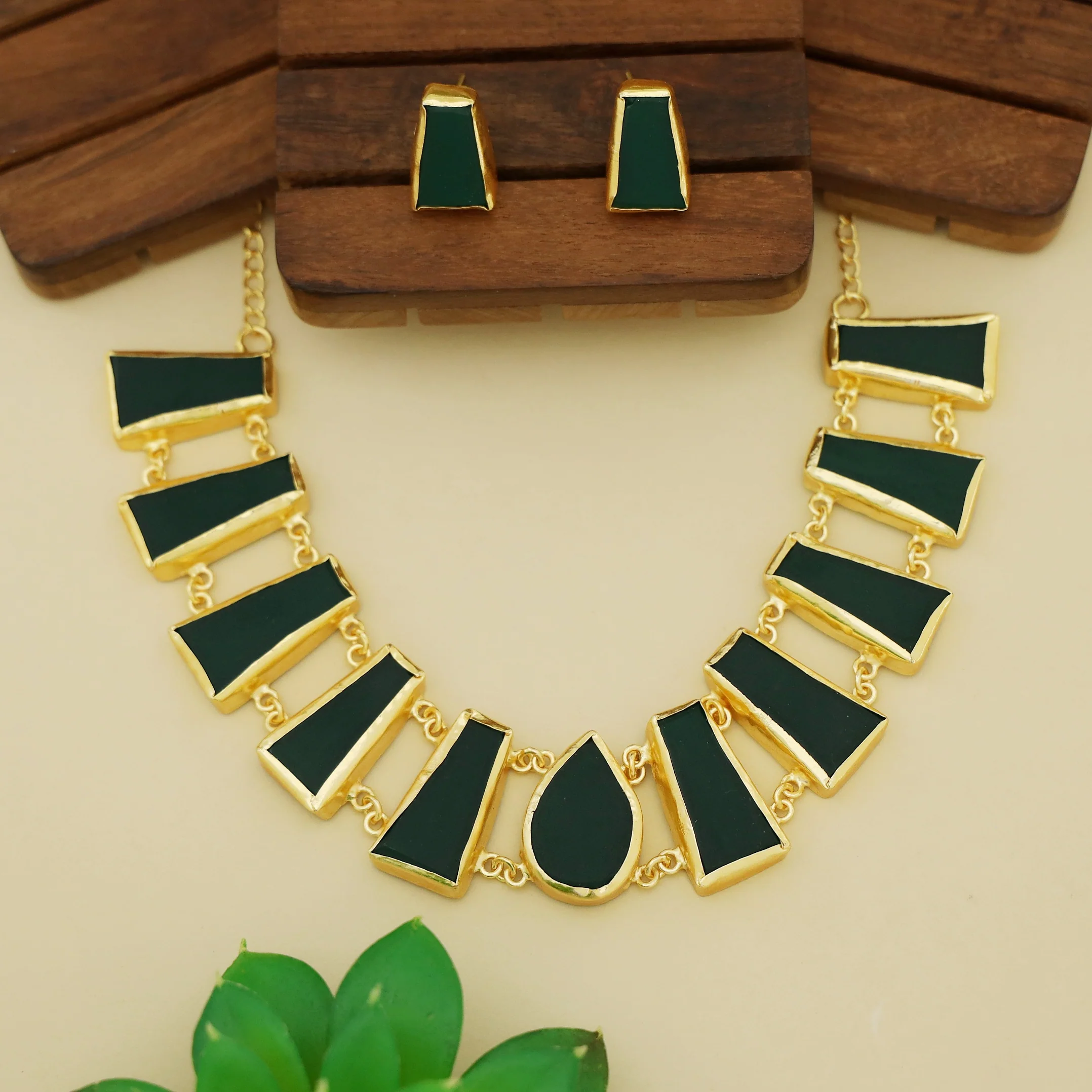 Harma Raindrop Raw Stone Neckpiece with Earring - Image 4