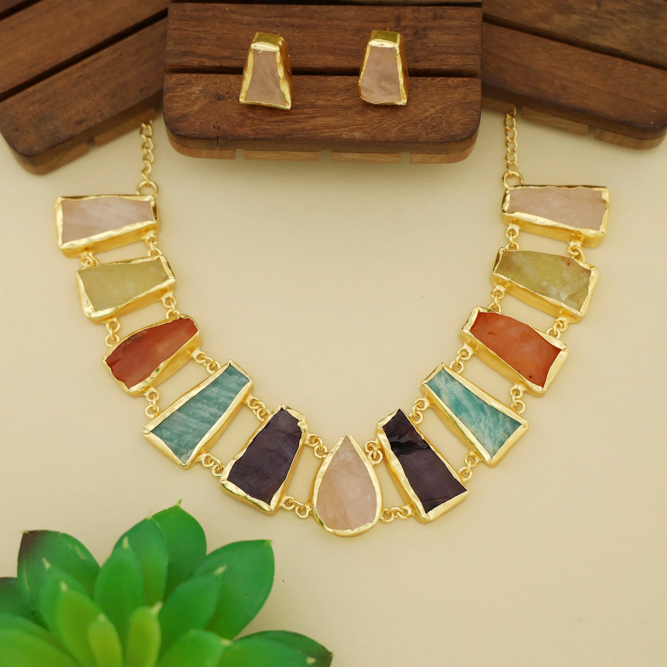 Harma Raindrop Raw Stone Neckpiece with Earring - Image 5