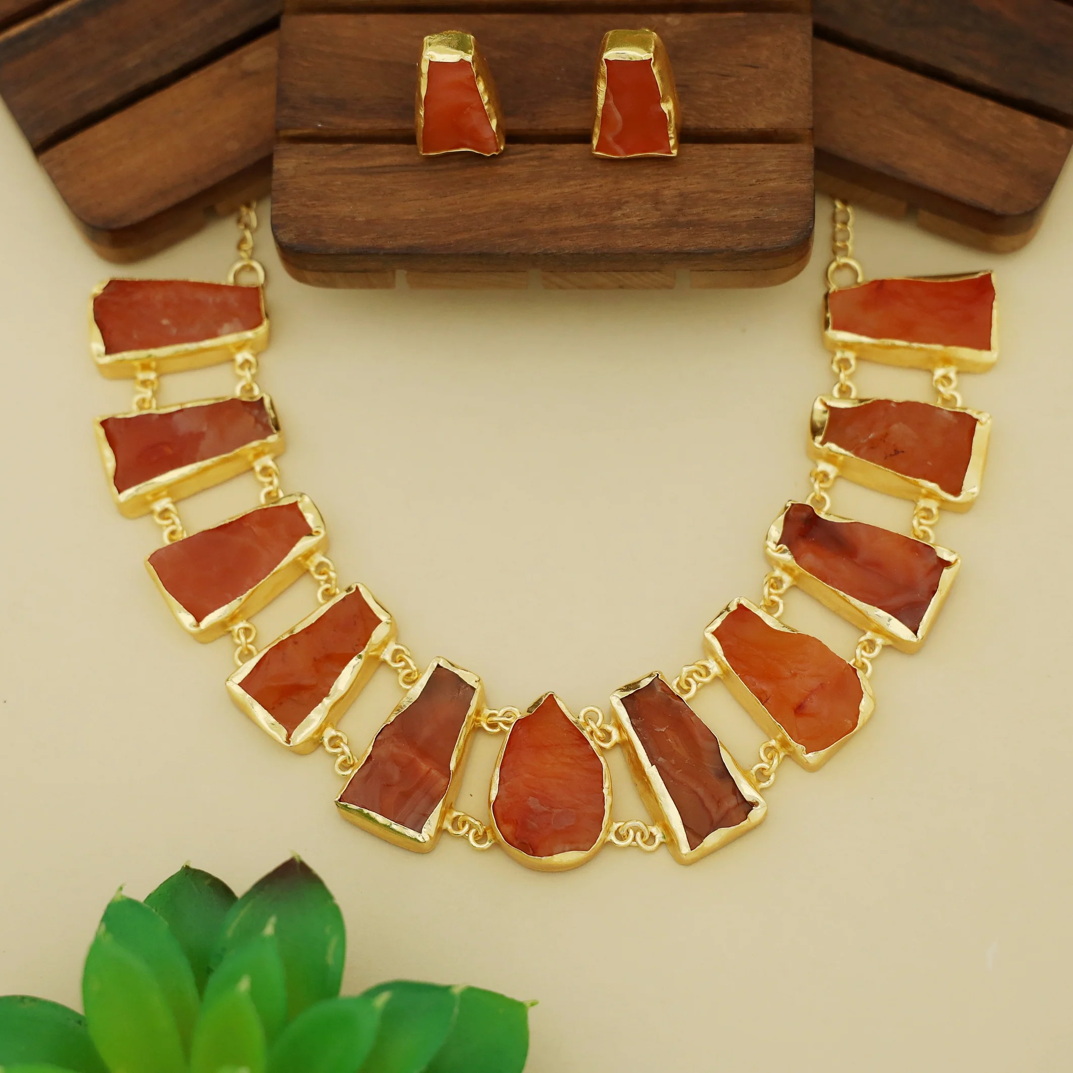 Harma Raindrop Raw Stone Neckpiece with Earring - Image 7