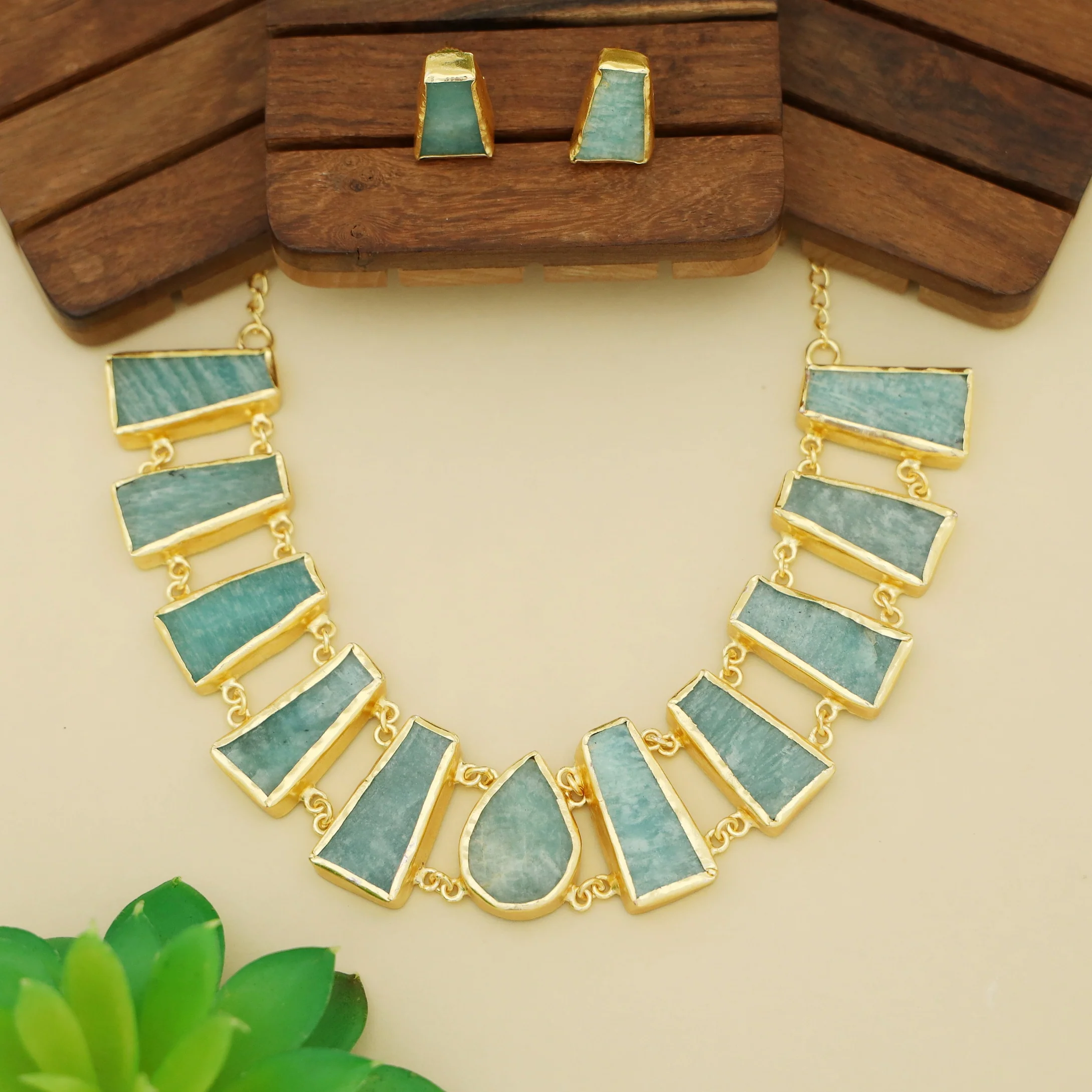 Harma Raindrop Raw Stone Neckpiece with Earring - Image 9