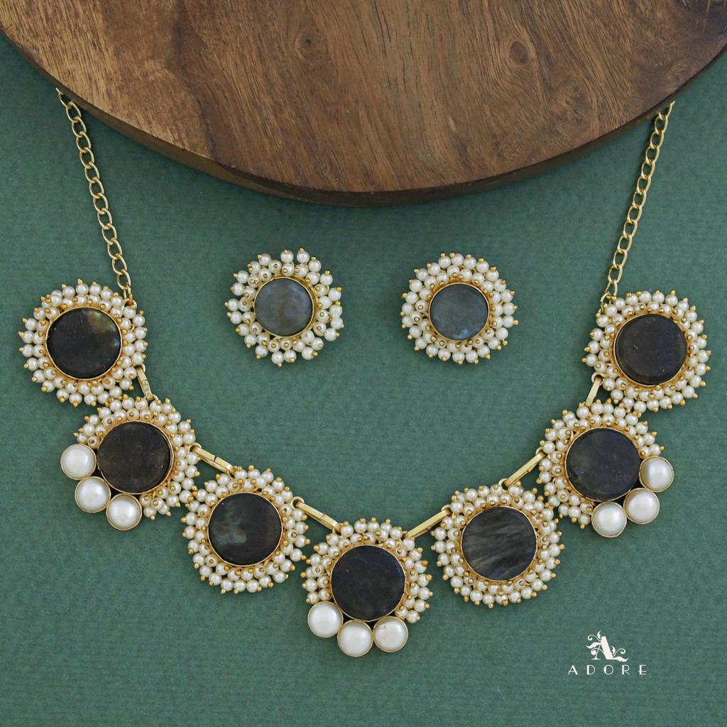 Harsha Raw Stone Full Cluster Pearl Short Neckpiece With Earring - Image 4