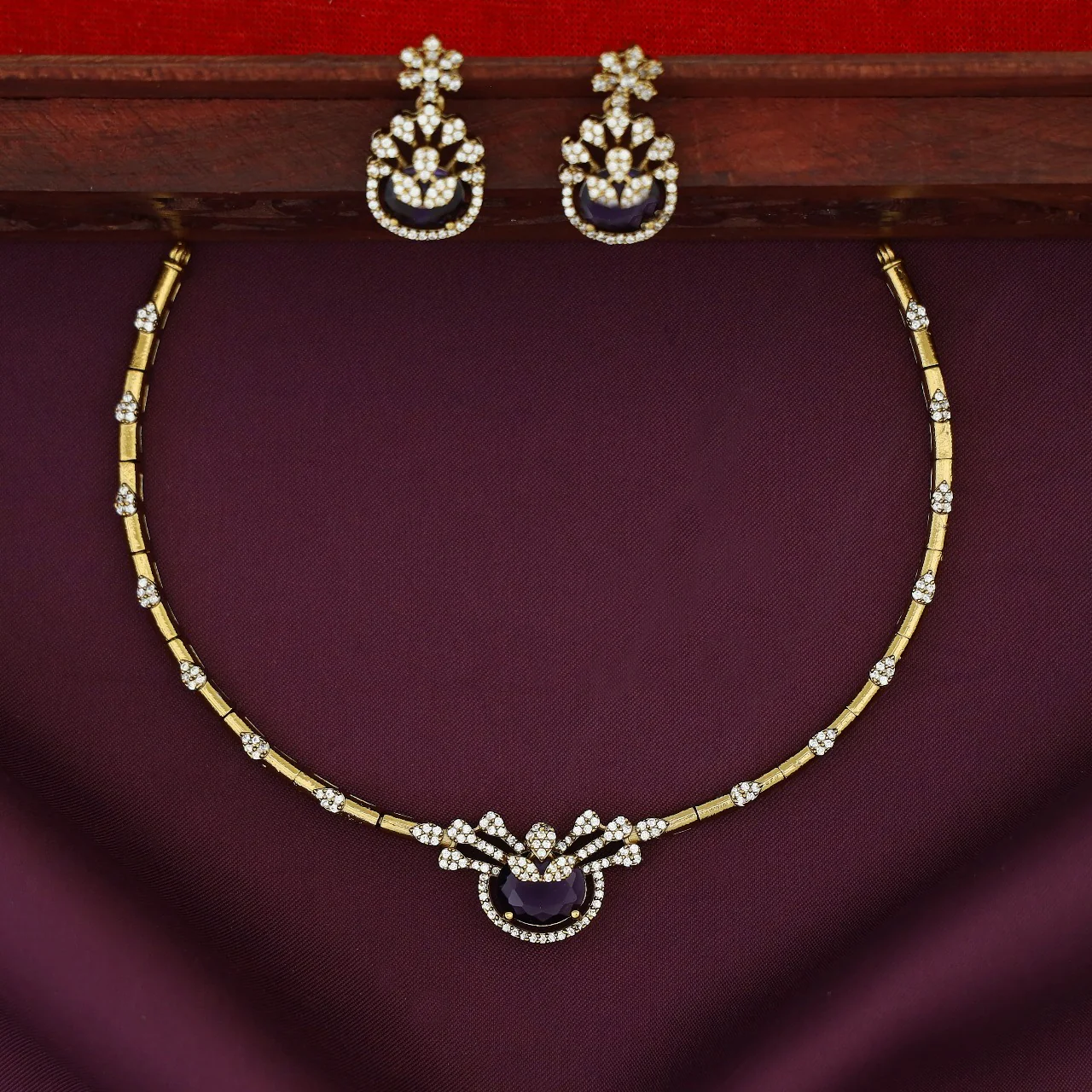 Harshini Stiff Glossy Short Neckpiece With Earring - Image 4
