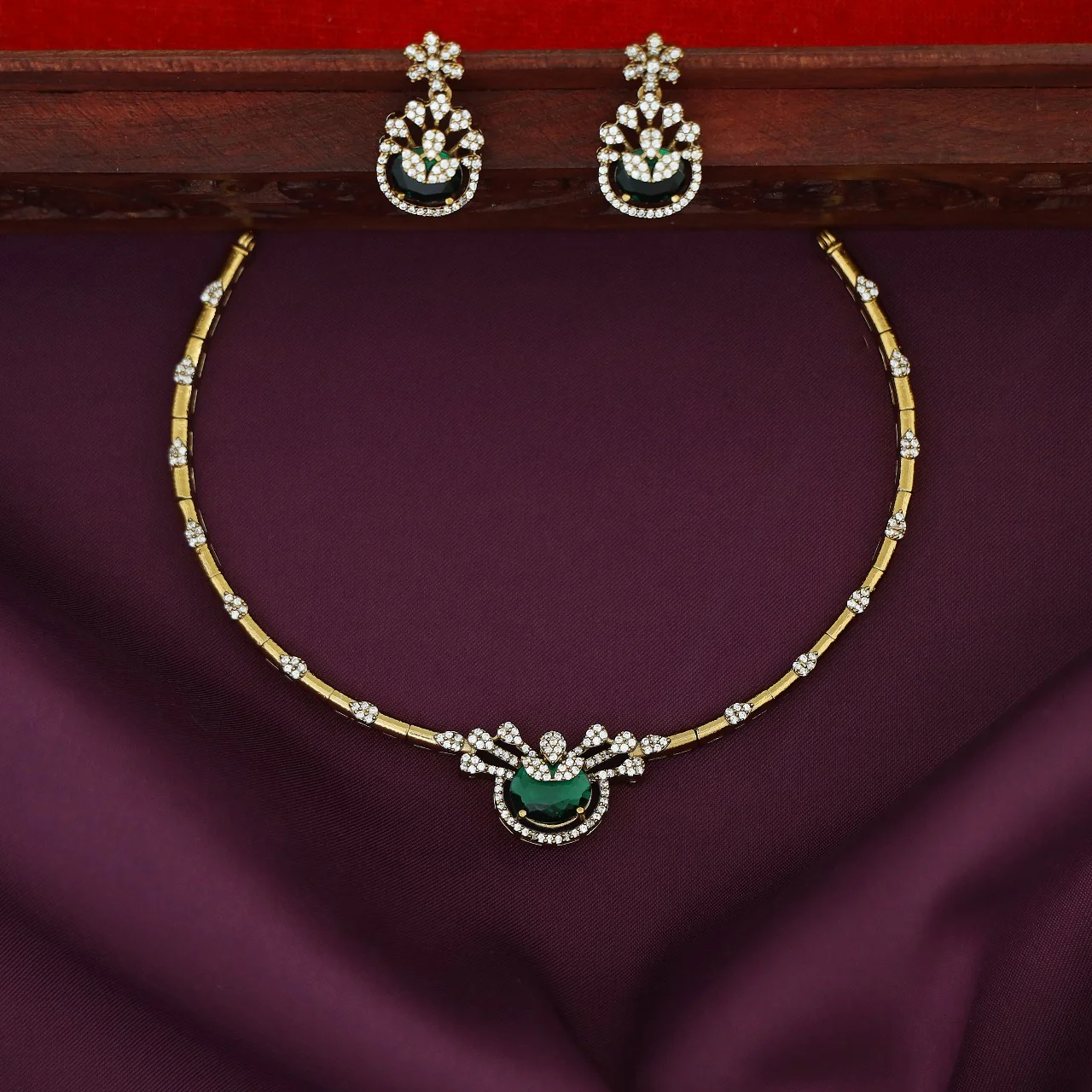 Harshini Stiff Glossy Short Neckpiece With Earring - Image 6