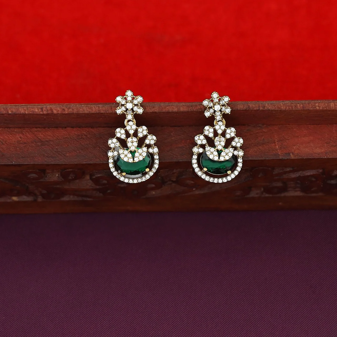 Harshini Stiff Glossy Short Neckpiece With Earring - Image 8