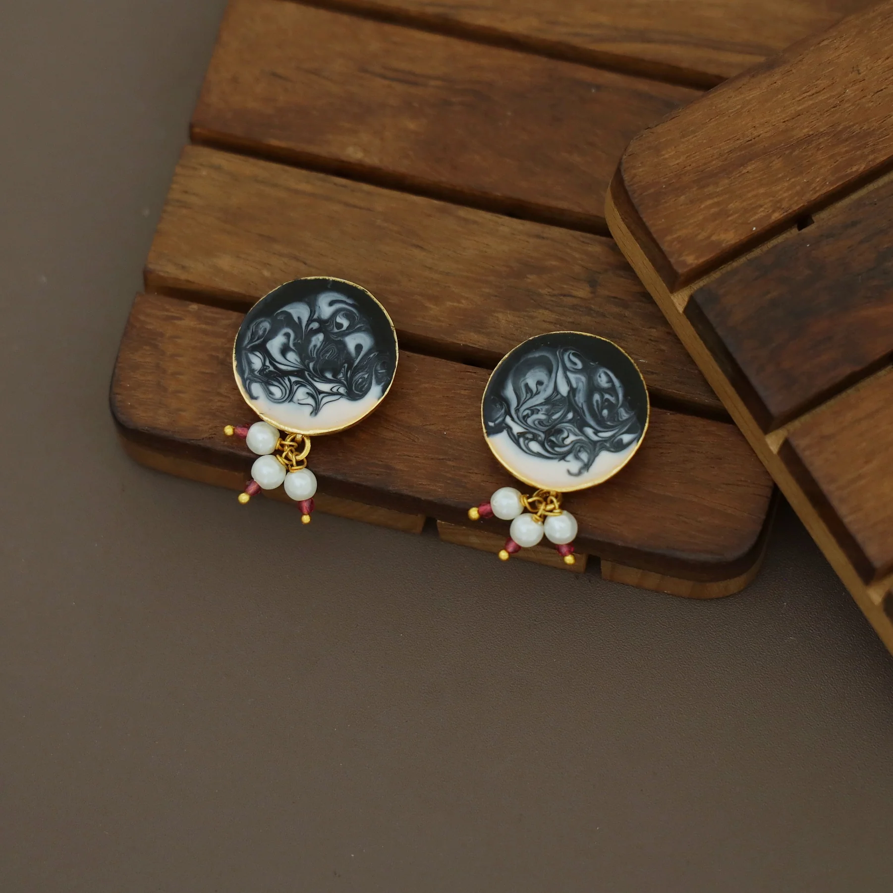 Hasitha Golden Circle Enamel Pearl Earring - Image 4