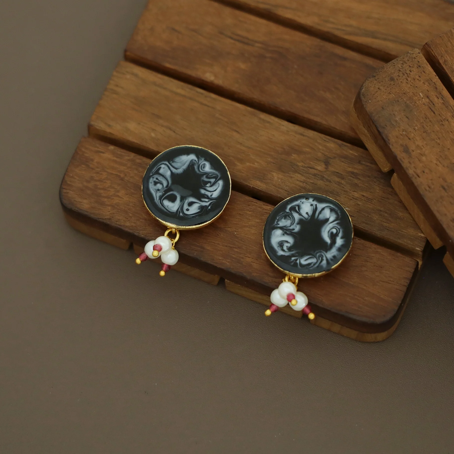Hasitha Golden Circle Enamel Pearl Earring - Image 5