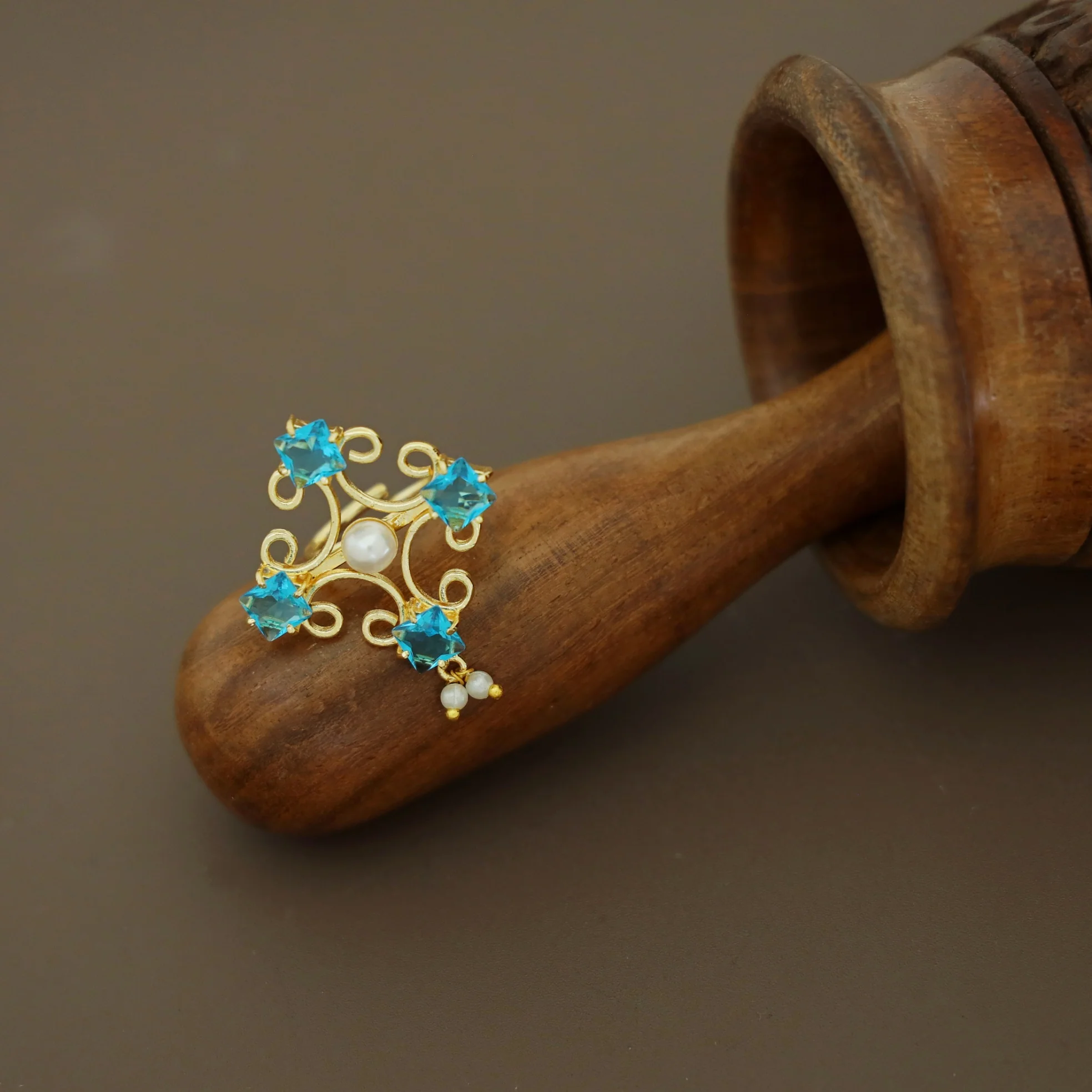 Hasna Pearl Tetra Golden Claw Glossy Stone Ring - Image 2