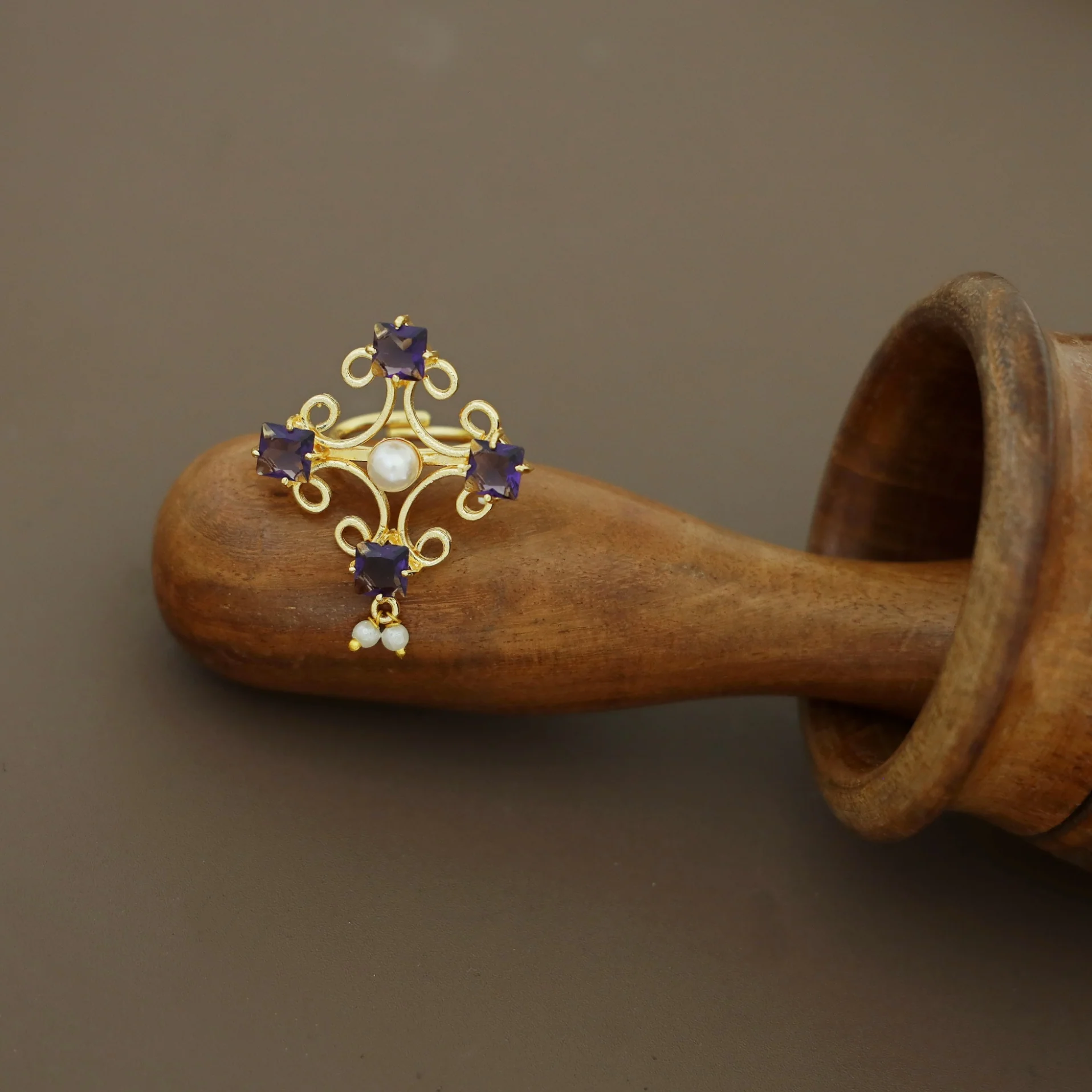 Hasna Pearl Tetra Golden Claw Glossy Stone Ring - Image 3