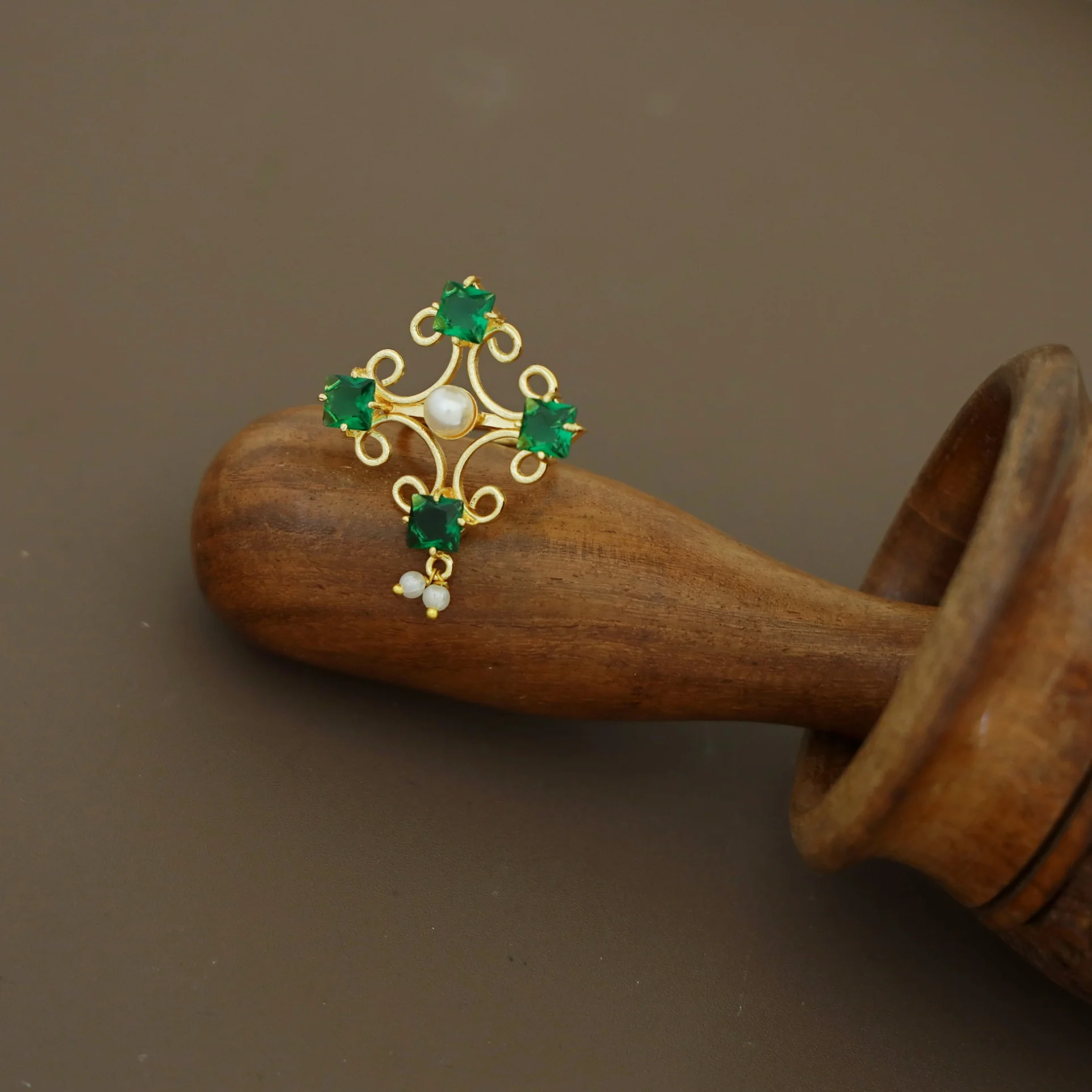 Hasna Pearl Tetra Golden Claw Glossy Stone Ring - Image 6