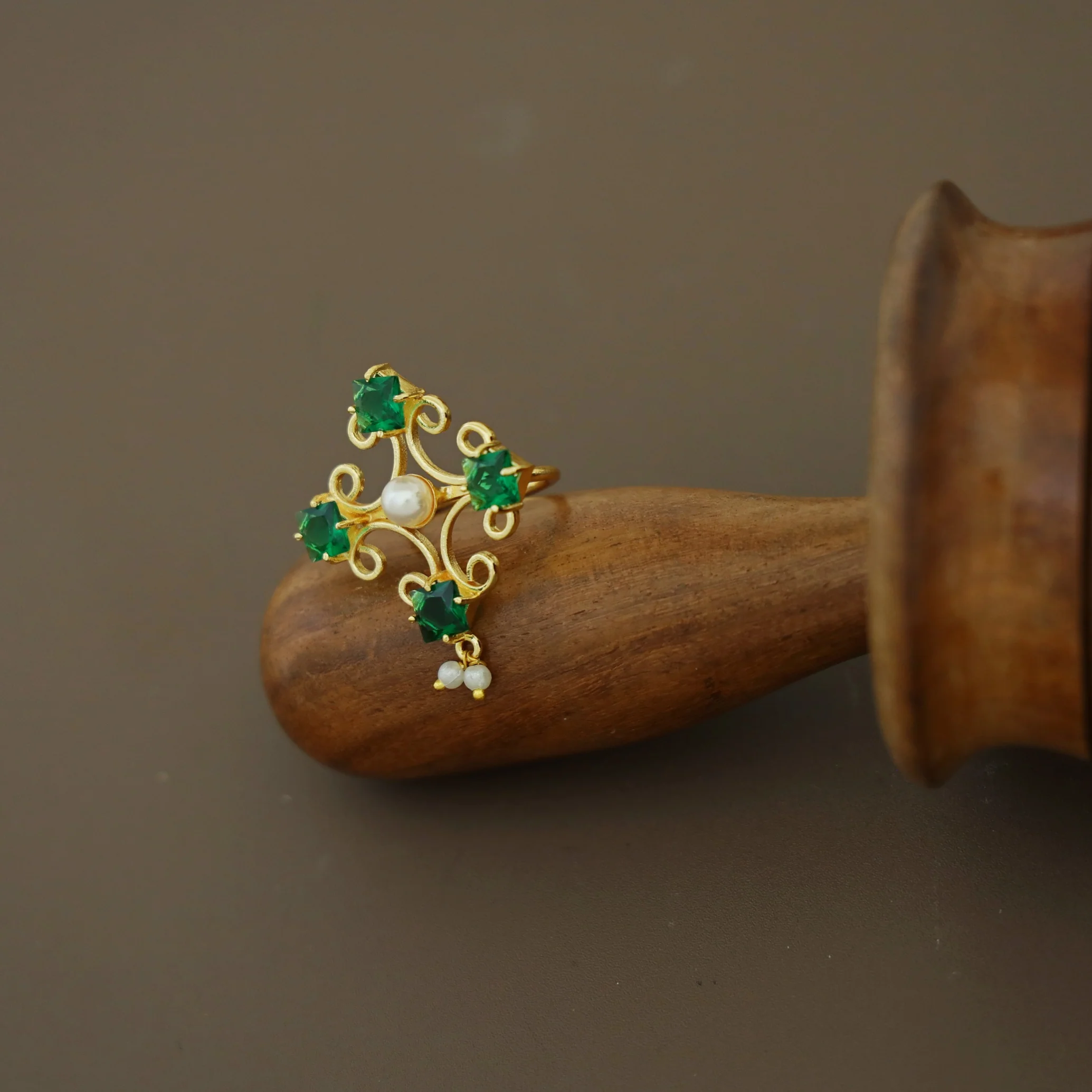 Hasna Pearl Tetra Golden Claw Glossy Stone Ring - Image 7