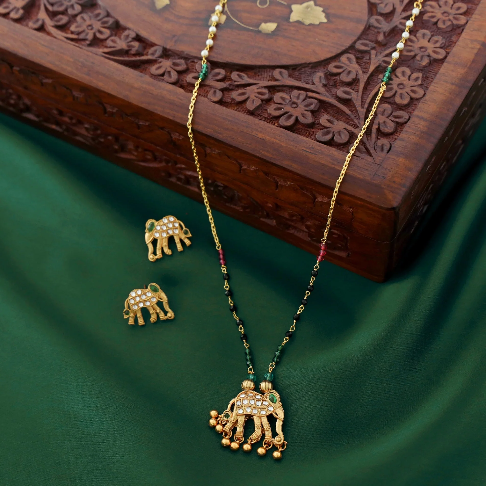 Hastin Golden Mammoth Neckpiece With Earring - Image 4