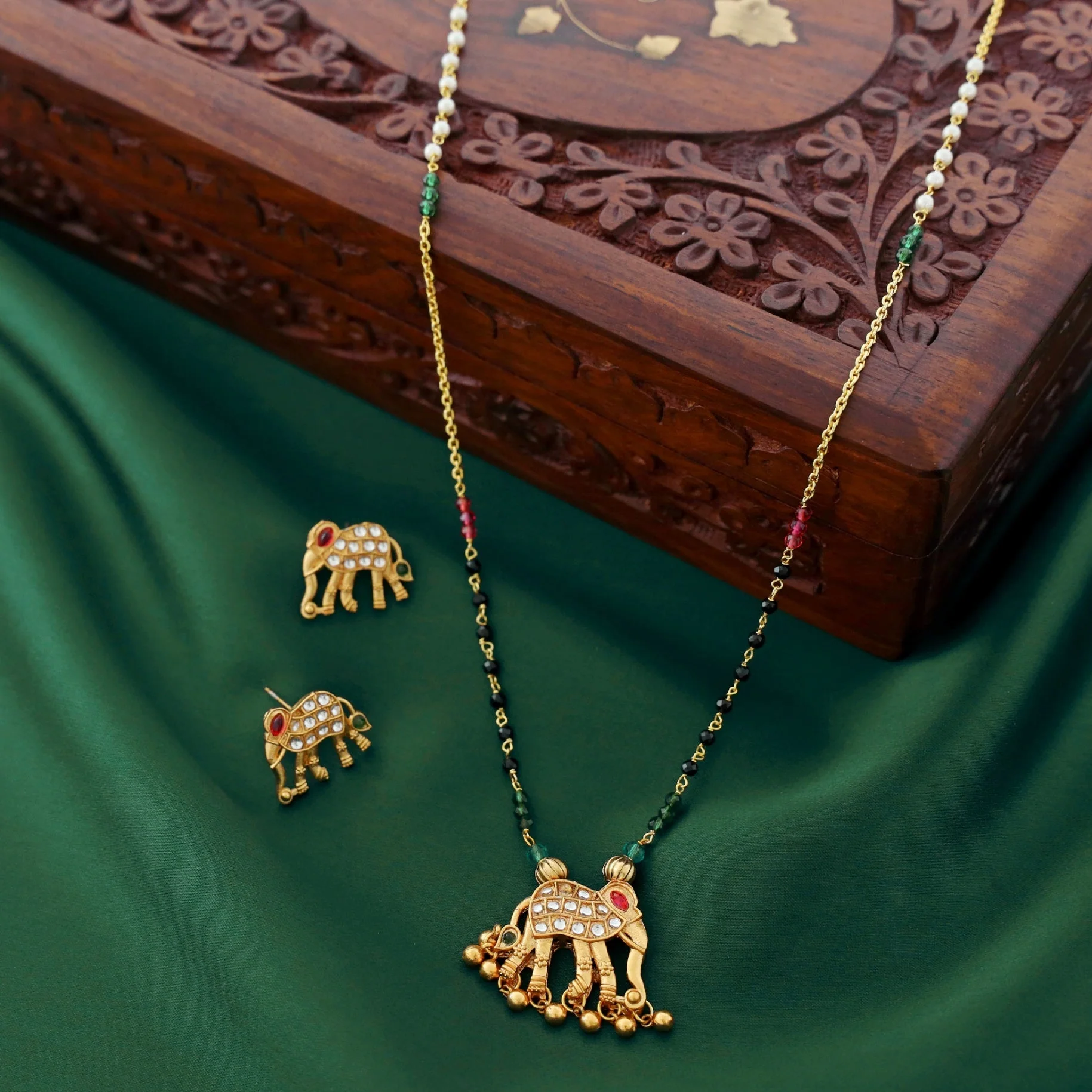Hastin Golden Mammoth Neckpiece With Earring - Image 5