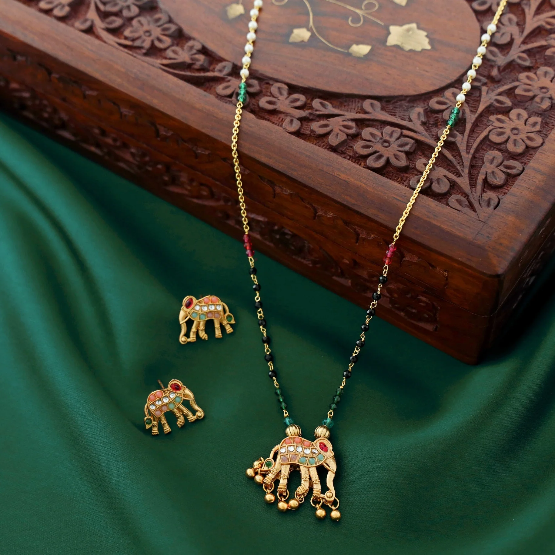 Hastin Golden Mammoth Neckpiece With Earring - Image 6